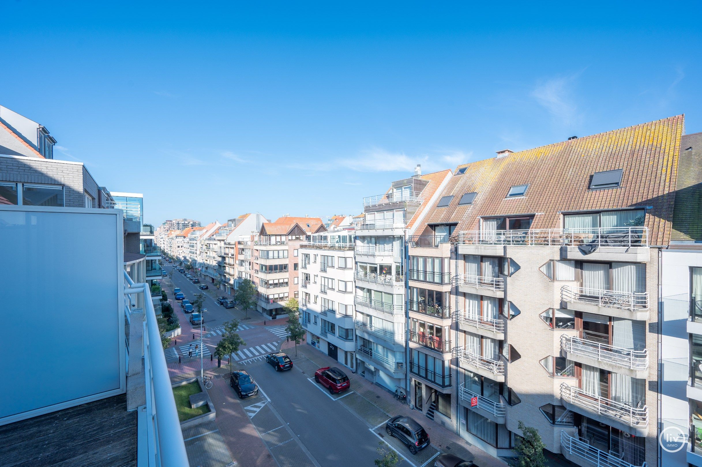 Aangename op te frissen duplex  met mooie terrassen centraal gelegen op de Leopoldlaan te Knokke.  foto 5