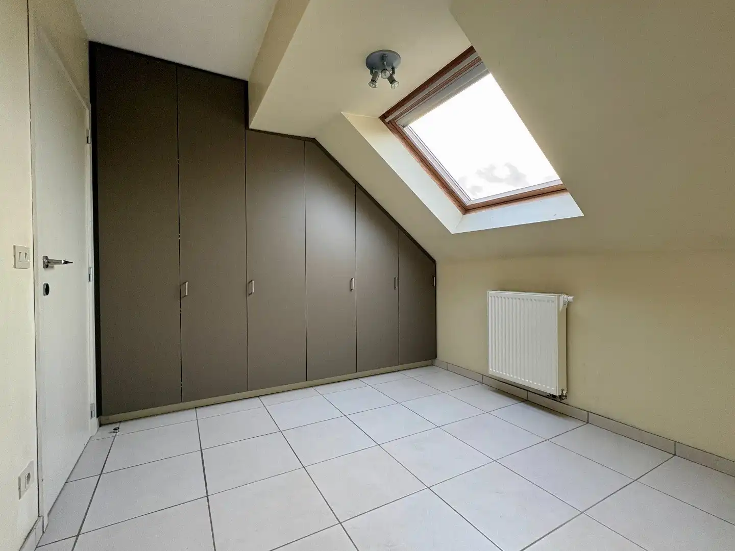 Hedendaags, tof 2 slaapkamer appt met terras in Kuurne. foto 9