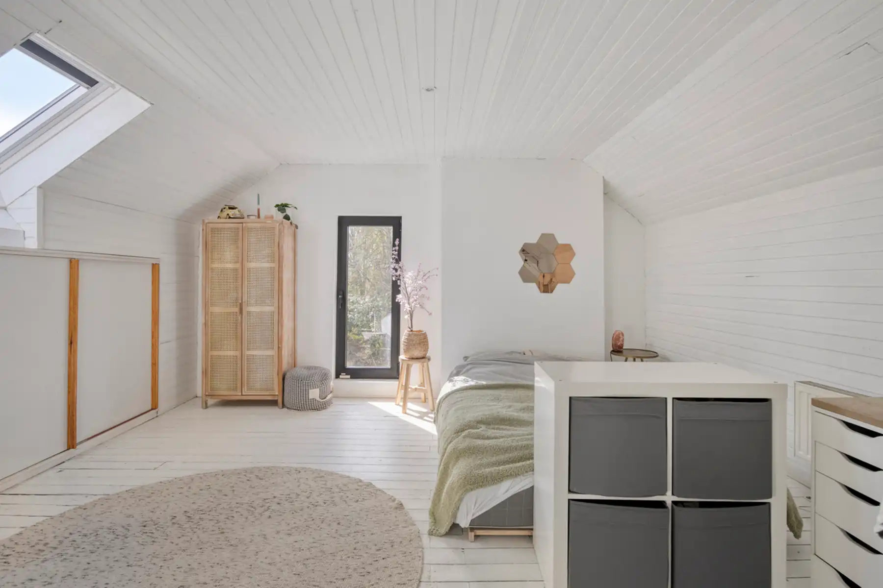 Instapklare, energiezuinige woning met commerciële mogelijkheden op topligging in Merchtem! foto 24