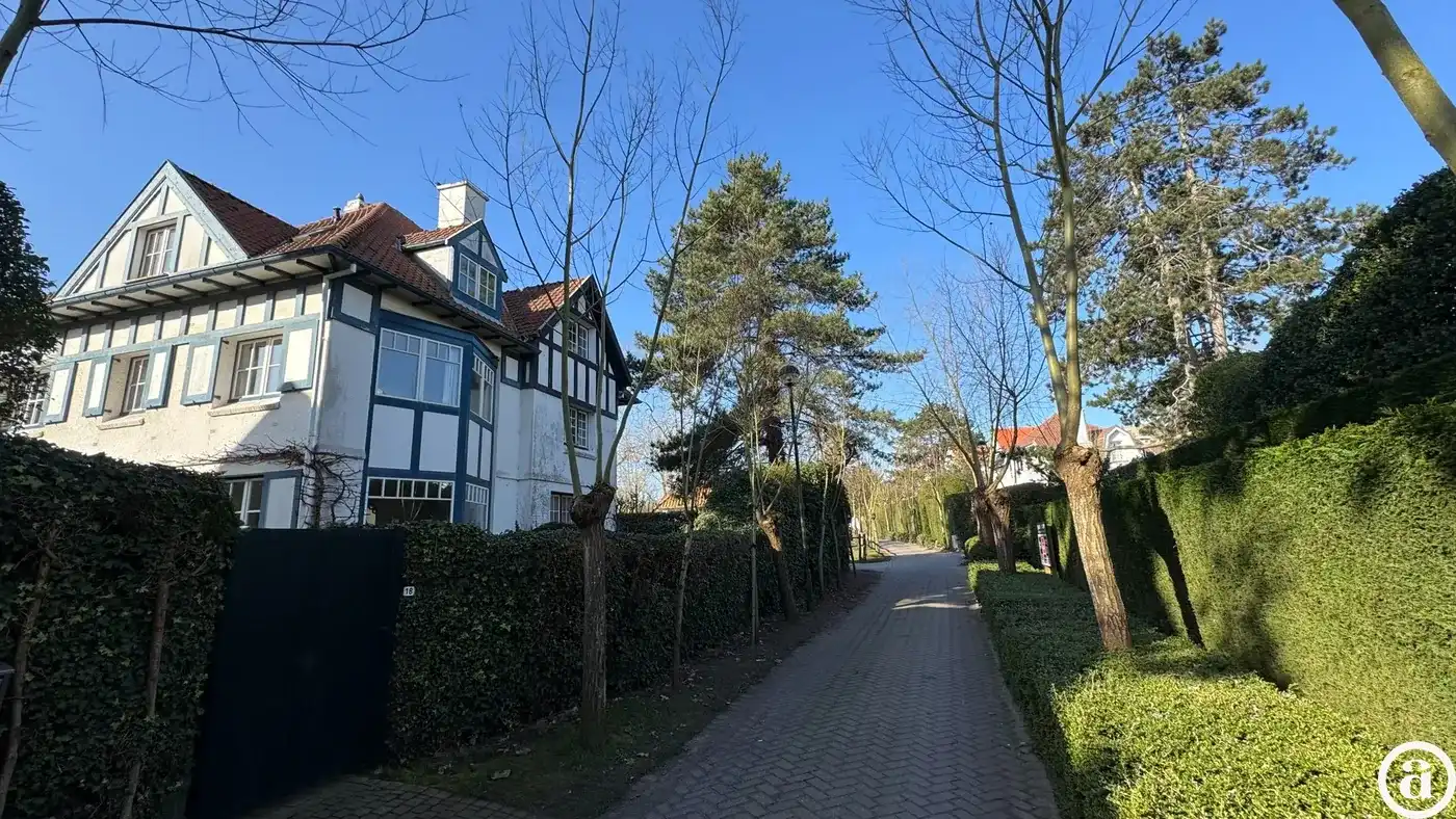 Charmante koppelvilla ideaal en rustig gelegen in een paadje in het Zoute. foto 28