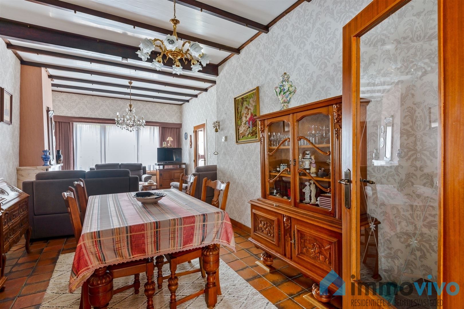 Leuke woning met renovatiepotentieel nabij het centrum foto 9