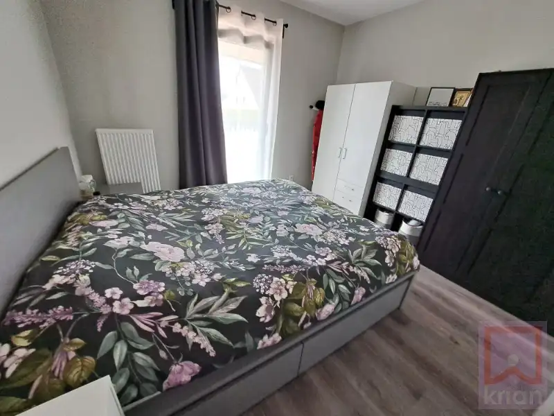 Instapklaar 1-slpk appartement met terras, autostaanplaats en grote kelderberging. foto 8