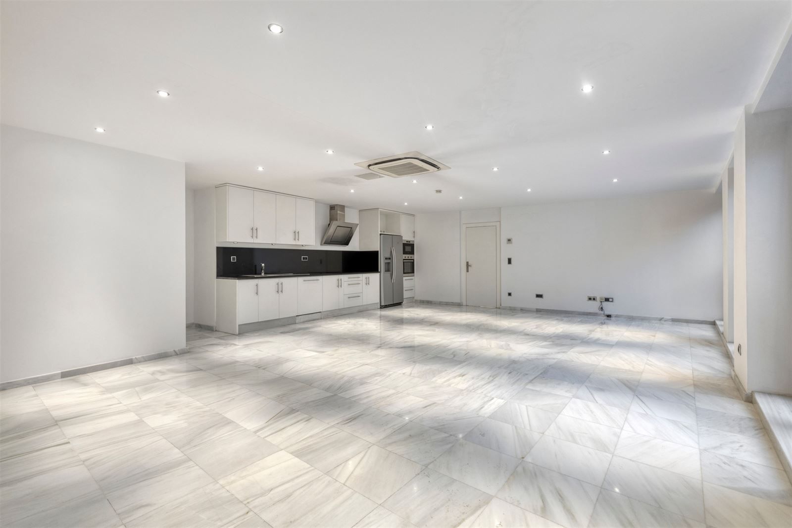 For the shop aholics between us: Meir shopping street foto 7