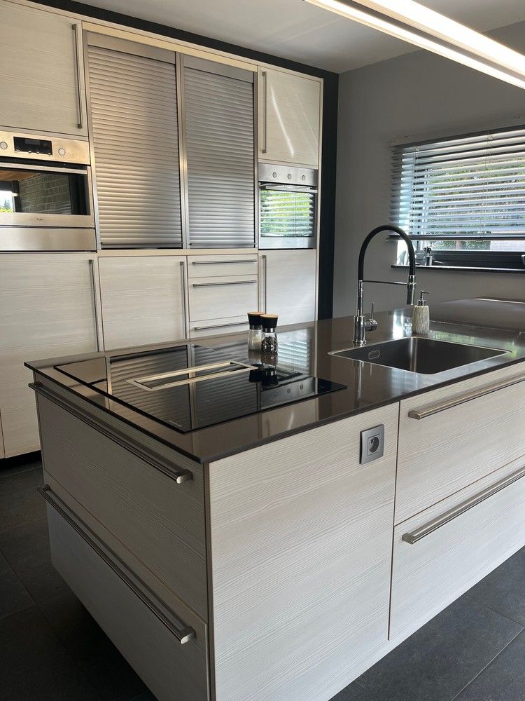 Licht, ruimte en luxe: energiezuinige, recente villa met 5 slk te koop in Maasmechelen! foto 14