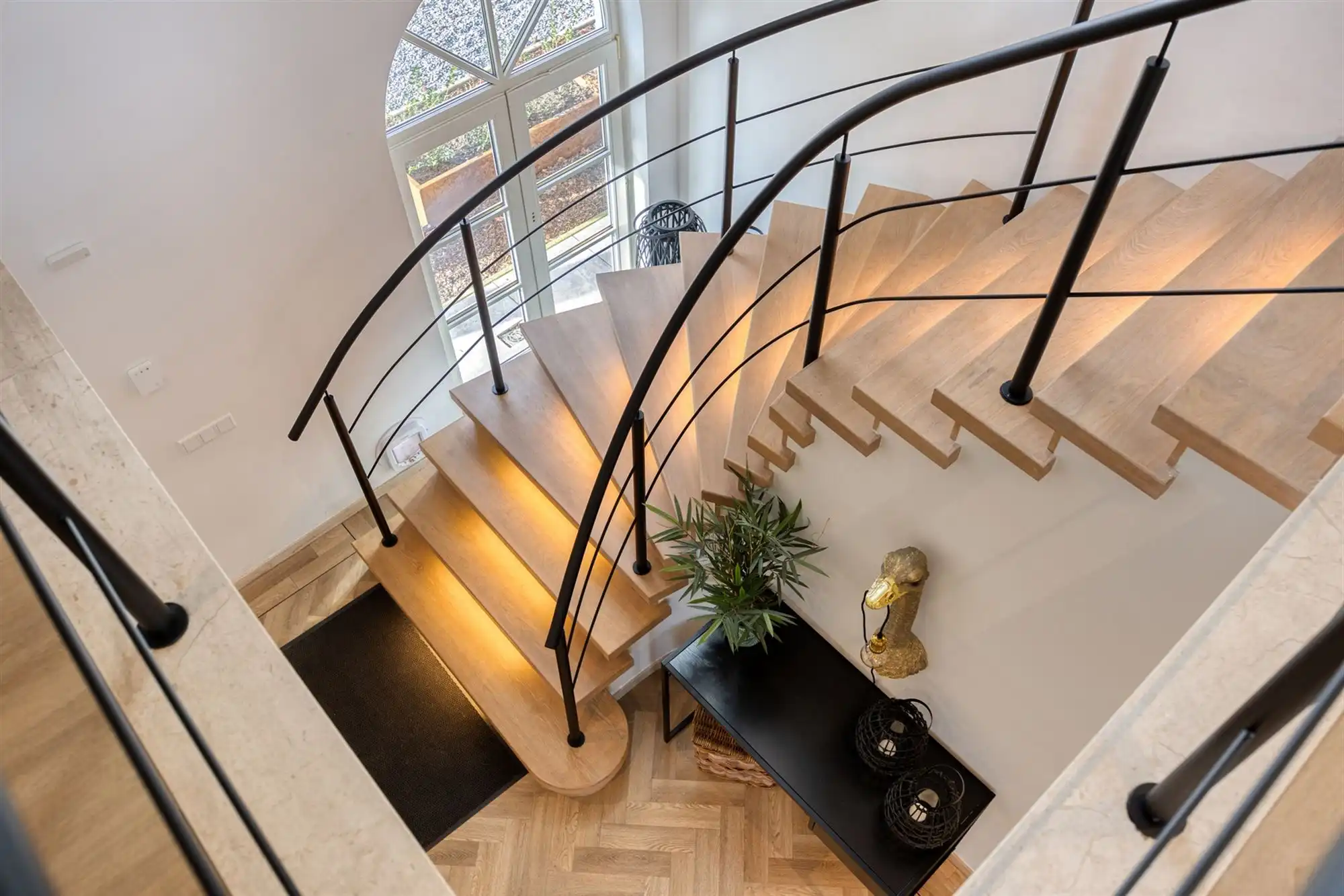 Instapklare tijdloze villa met 5 slpks op ca. 2000 m² foto 34