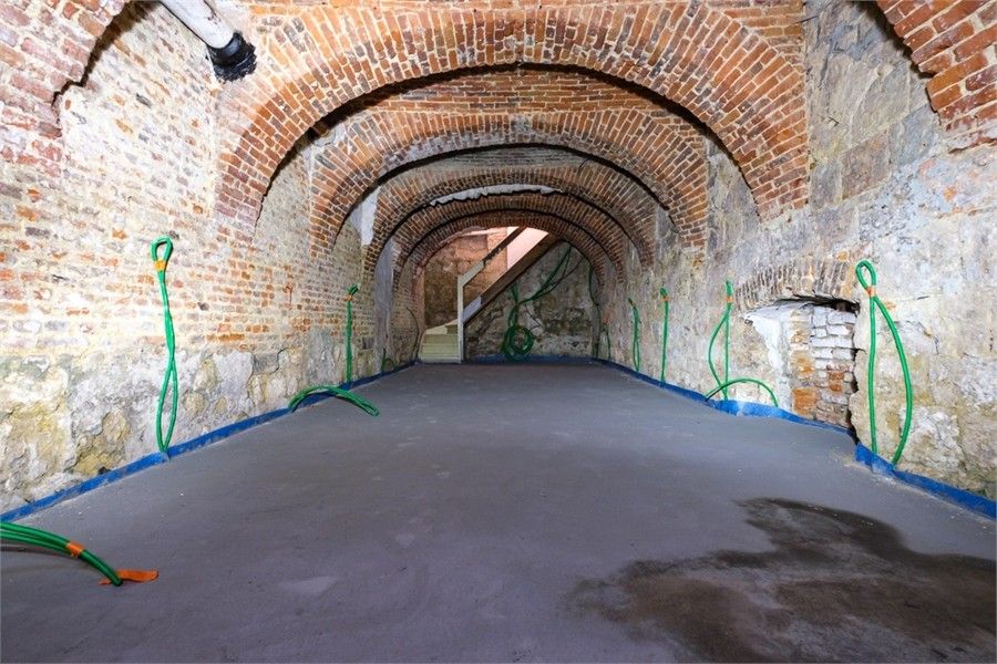 KNAP HANDELSPAND MET VEEL MOGELIJKHEDEN IN HET STADSCENTRUM VAN SINT-TRUIDEN foto 19