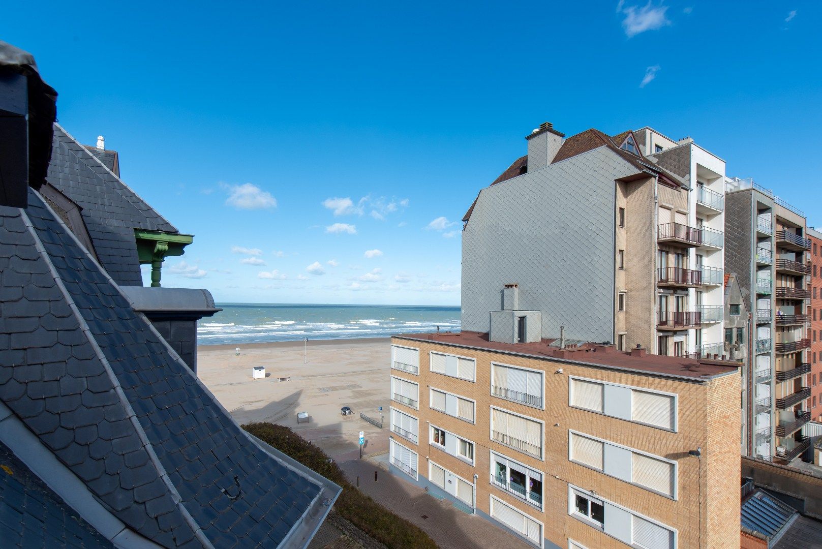 Woning 5 slpks met zijdelings zeezicht foto 3