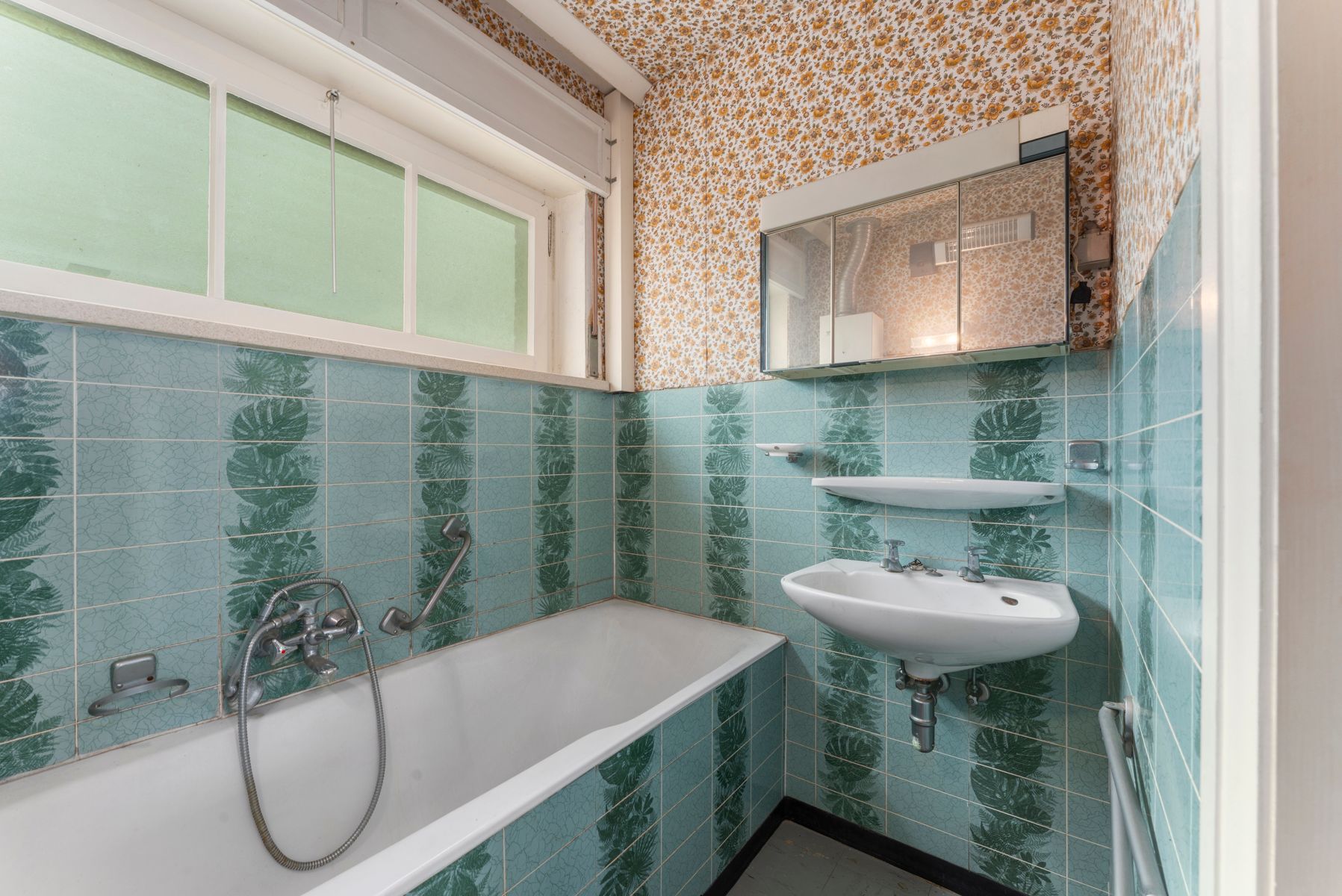 Karaktervolle woning met veel potentieel! foto 13
