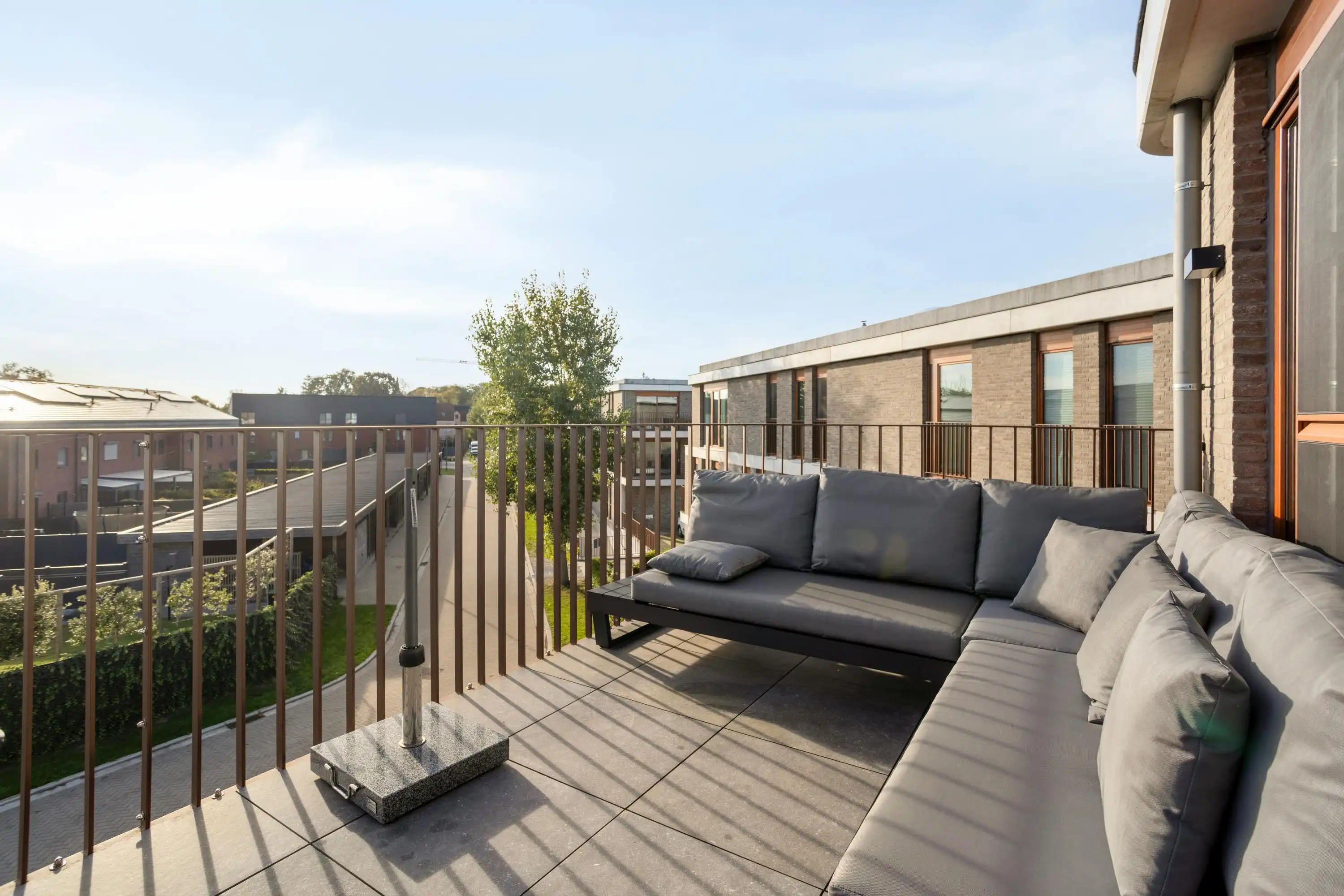 Recent appartement met 3 slaapkamers, terras en staanplaats foto 11