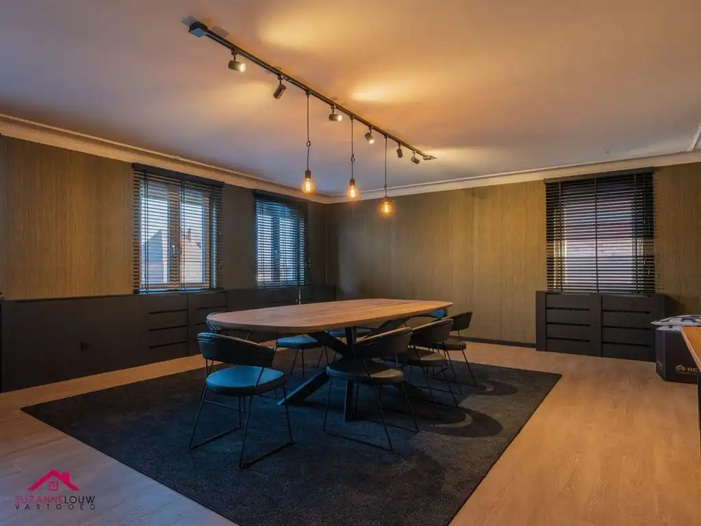 Zeer ruim appartement met 3 slaapkamers foto 14