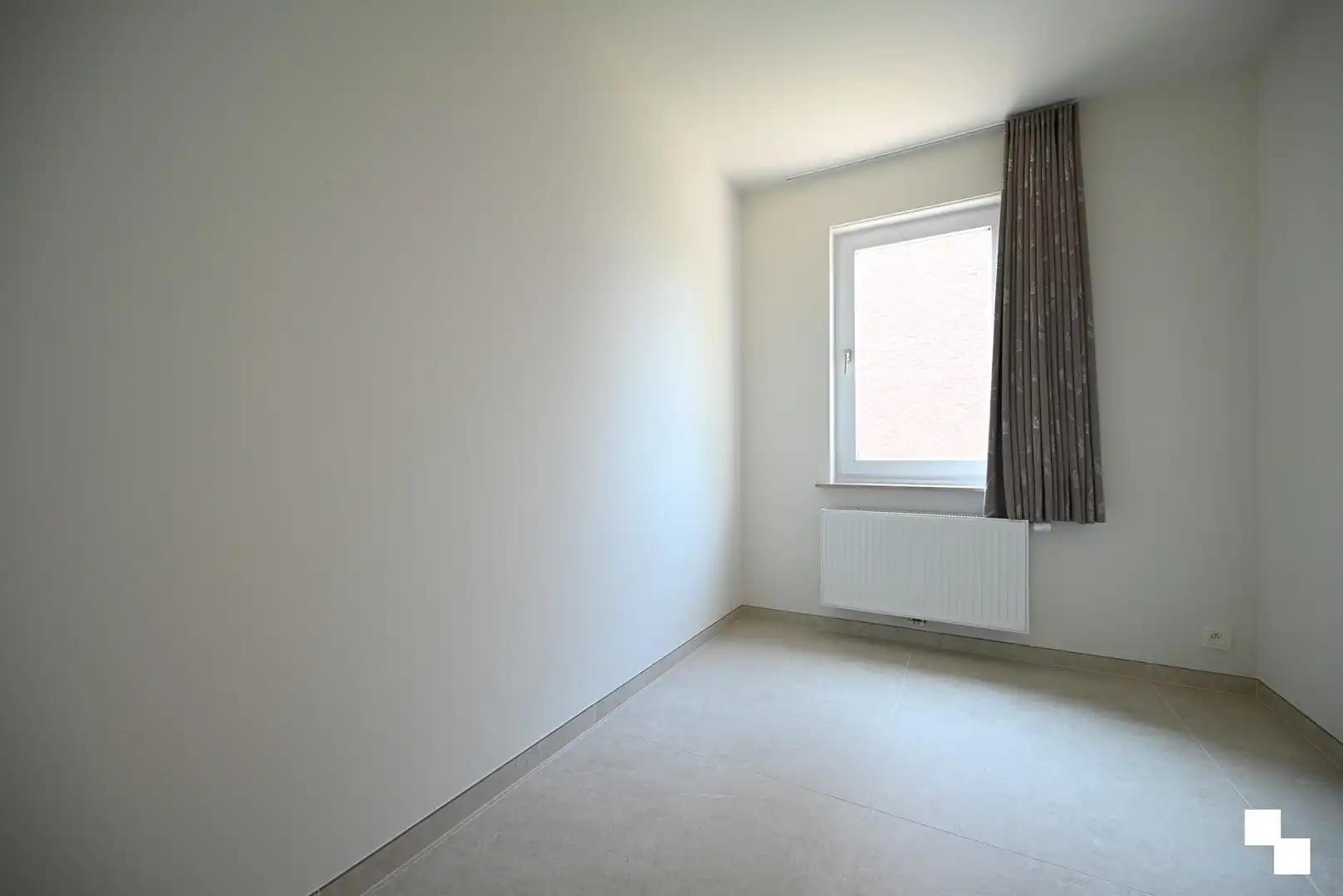 Lichtrijk, compleet gerenoveerd hoekappartement & volledig instapklaar te Izegem, Emelgem. foto 13