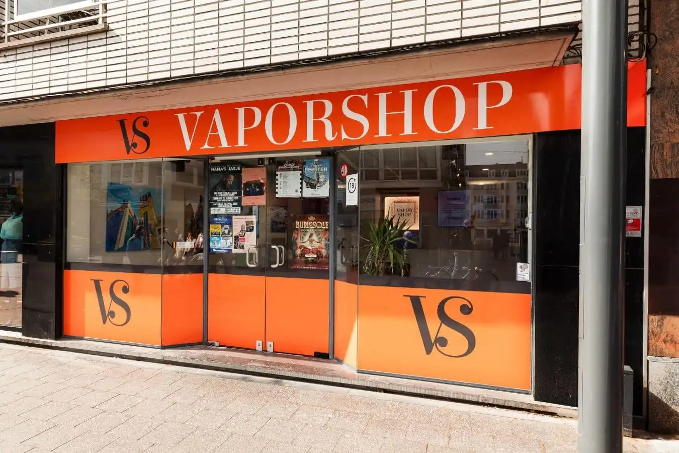 Handelspand te huur of te koop op toplocatie in het centrum van Blankenberge foto {{pictureIndex}}