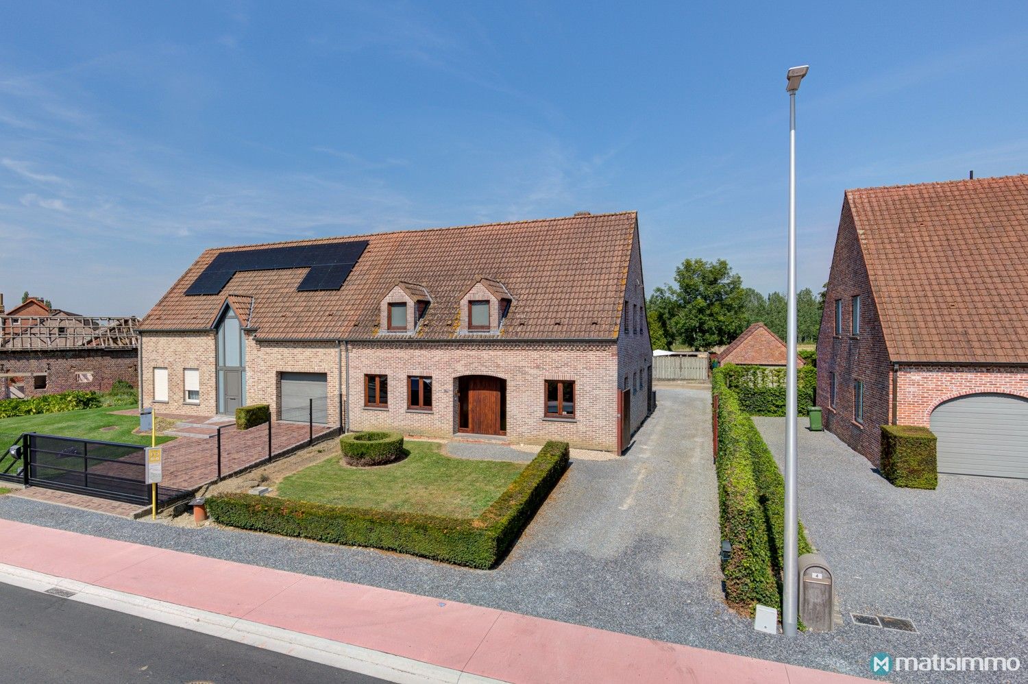 GEZINSWONING MET 4 SLAAPKAMERS, ZONNEPANELEN EN ZWEMBAD TE KORTESSEM foto 2