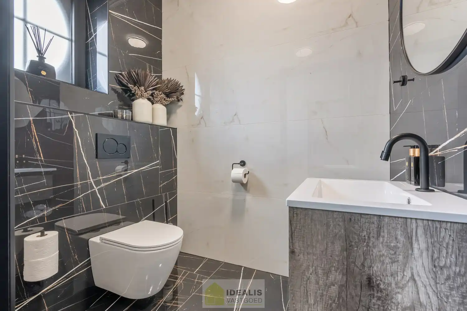EEN BIJZONDER RIANTE WONING VAN MAAR LIEFST 302M² WOONOPPERVLAKTE OP EEN KNAP PERCEEL VAN 5A 90CA. foto 11