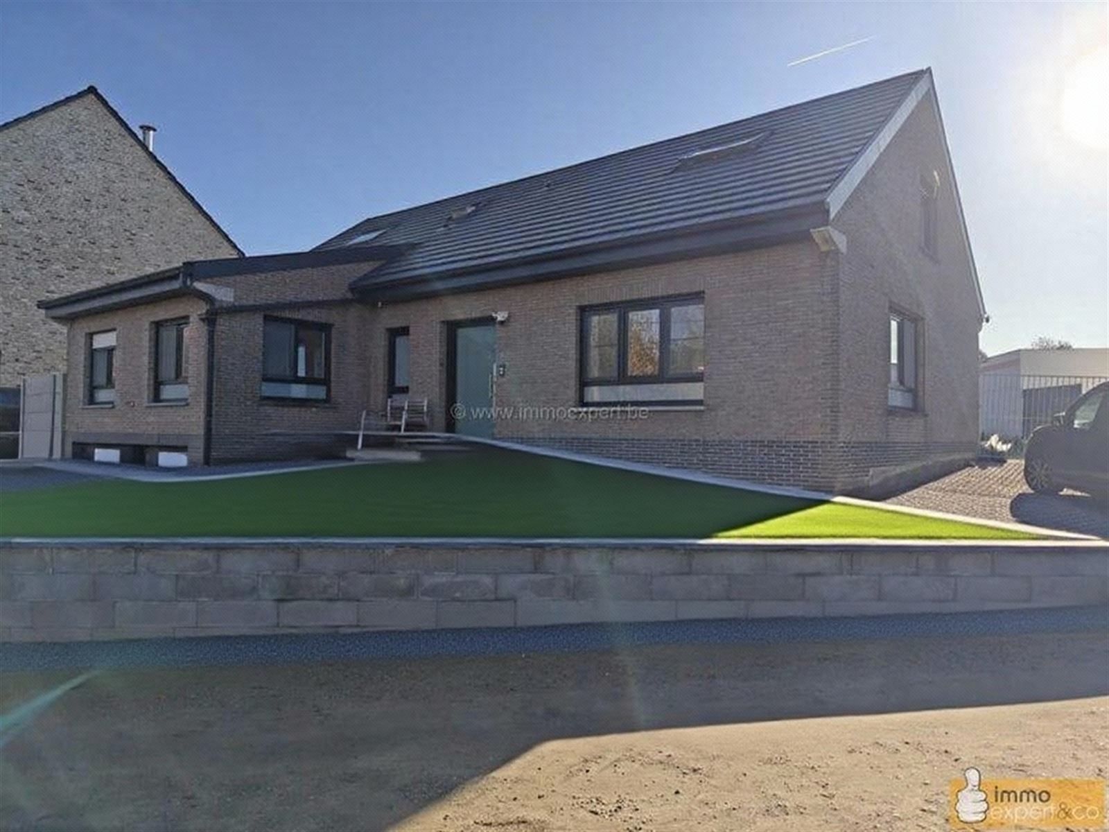 DILBEEK: Ruime gerenoveerde gezinswoning met 5 slpks en 2 badkamers foto 3