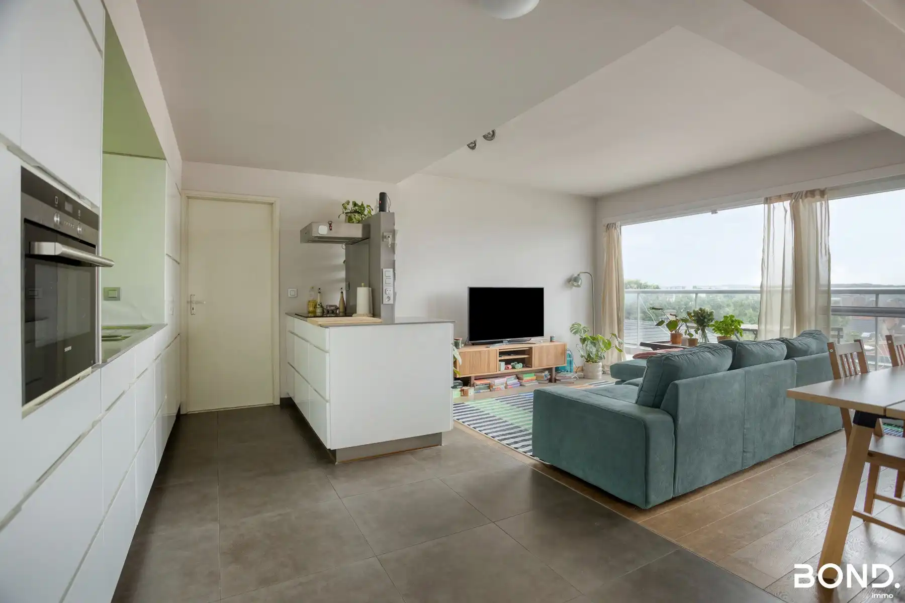Instapklaar 2-slaapkamerappartement met terras, en parking foto 3