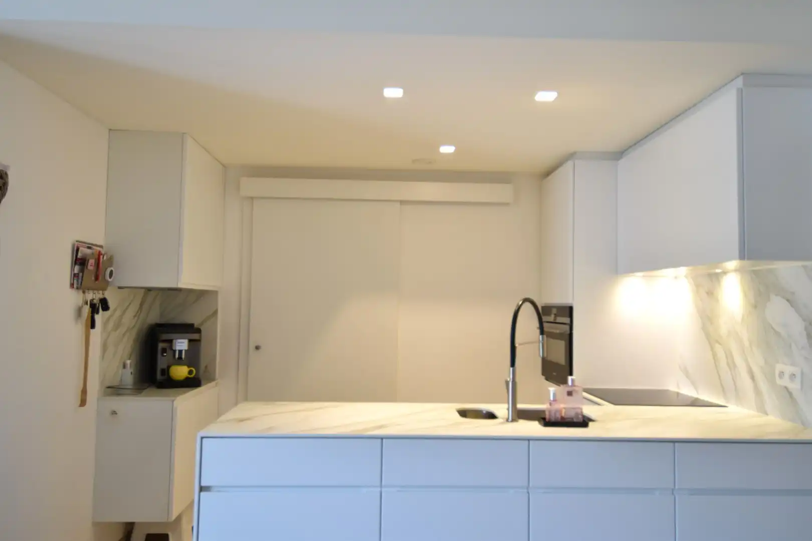 Perfect instapklaar 1-slaapkamerappartement met garage te Harelbeke-centrum foto 4