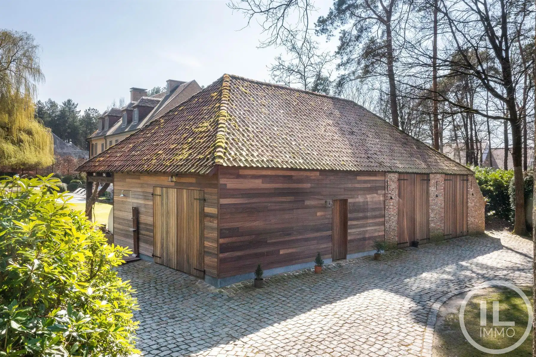 Schitterend domein van 7,7 ha met prachtige villa, zwembad, guesthouse, ruime schuur en uitgebreide paardenfaciliteiten. foto 44