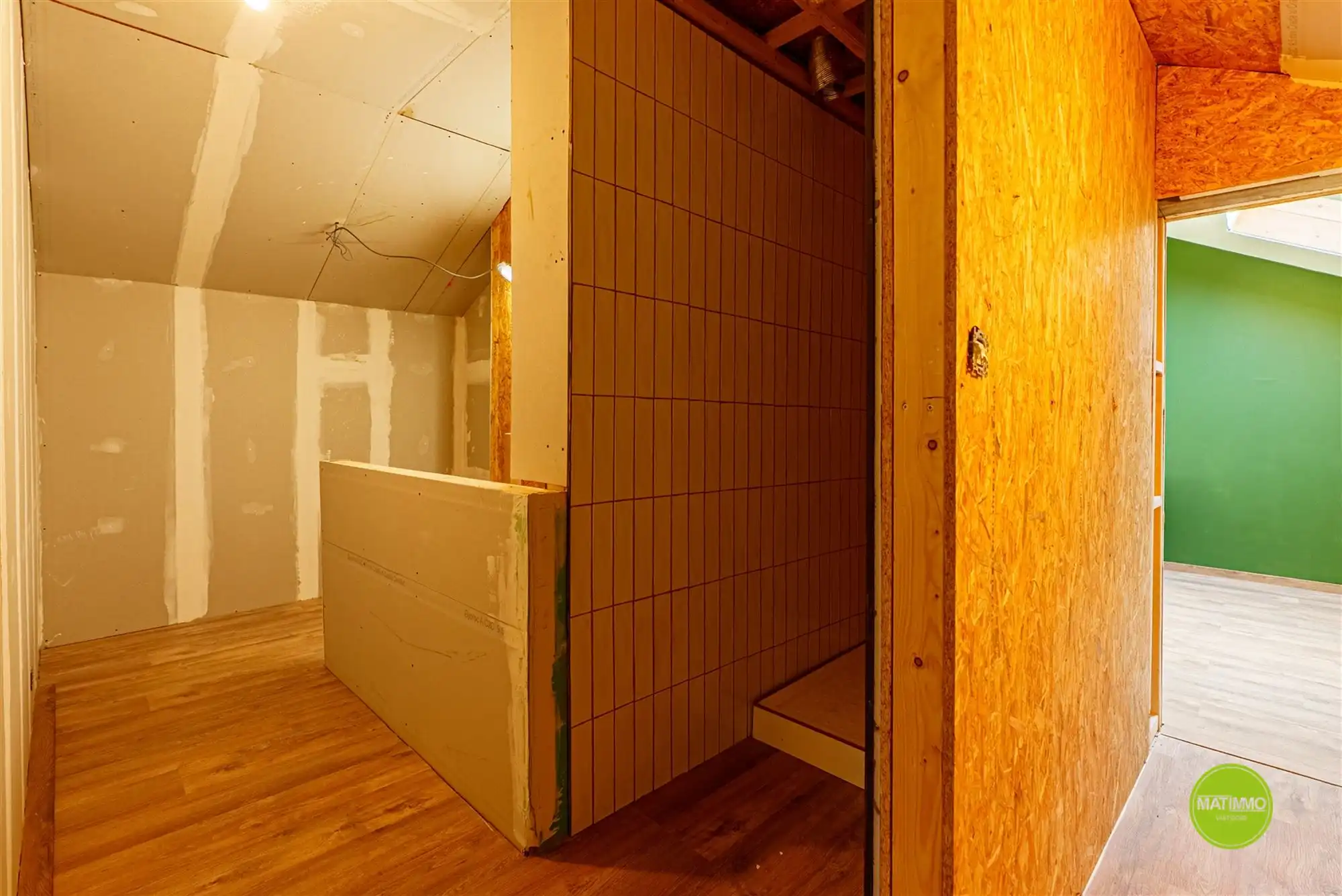 Gerenoveerde, instapklare gezinswoning met 5 slaapkamers foto 25