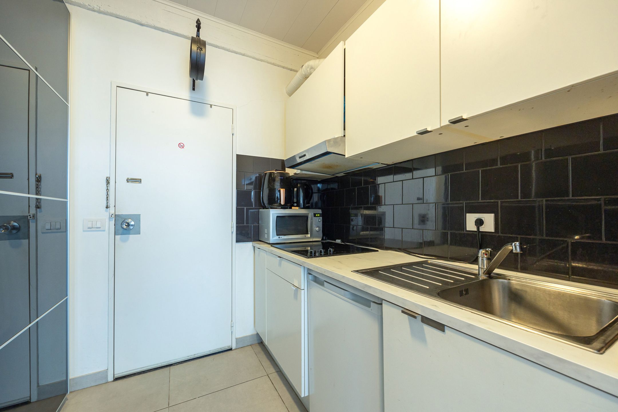 ANTWERPEN - Studio gelegen aan Vogeltjesmarkt foto 5