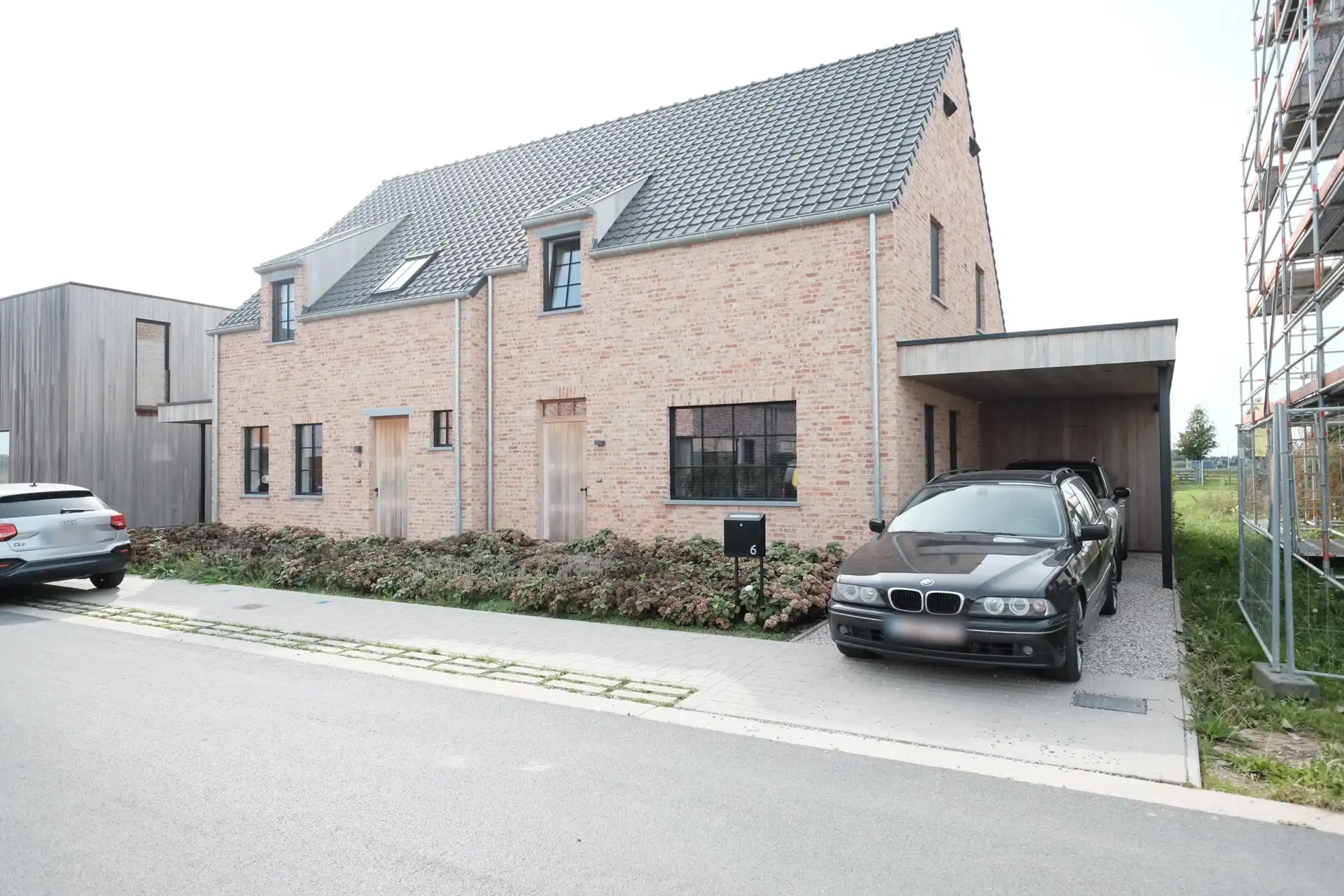 Energiezuinige halfopen BEN-woning met 3 slaapkamers, tuin en carport in Hooglede foto 2