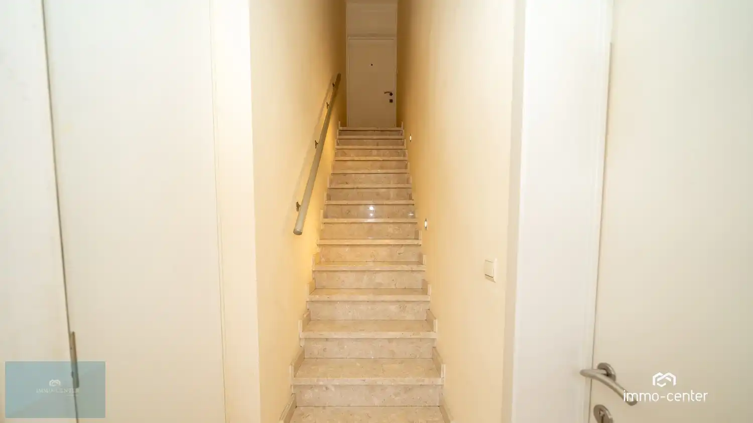 Lichtrijk appartement – 2 slpk – 2 terrassen – TOPLIGGING net buiten het centrum foto 4