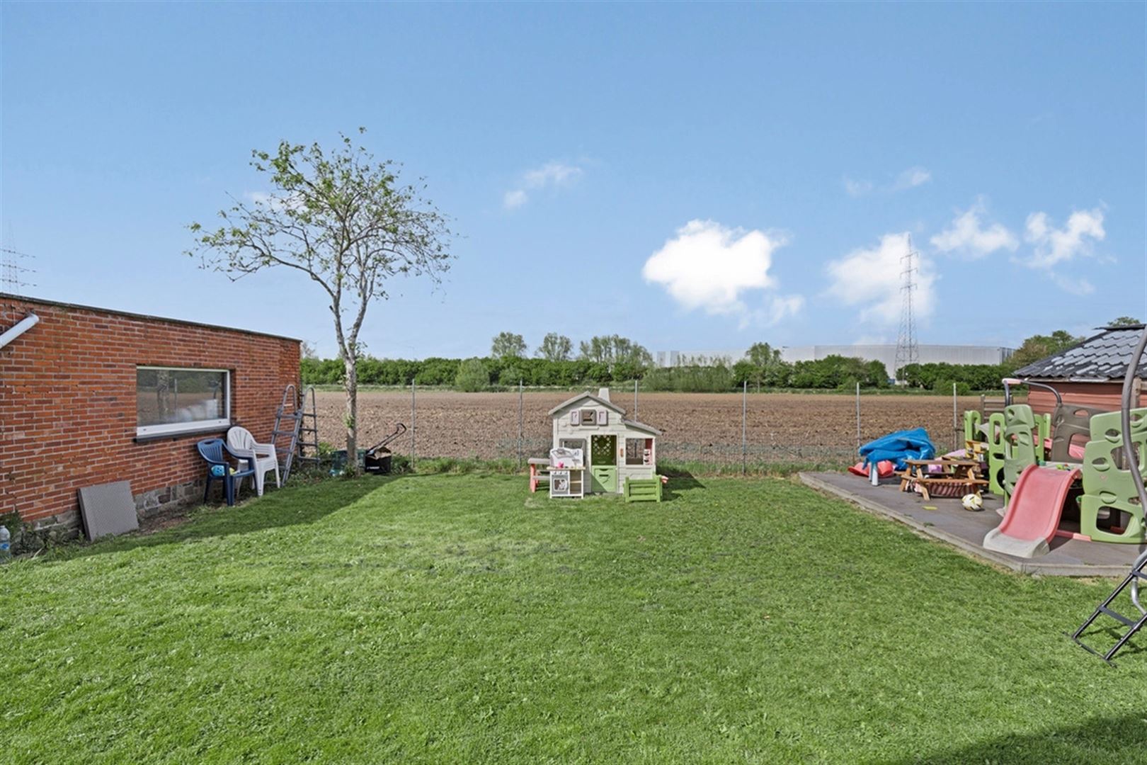 Instapklare open bebouwing op 480 m² met 3 slaapkamers en 2 badkamers. foto 18