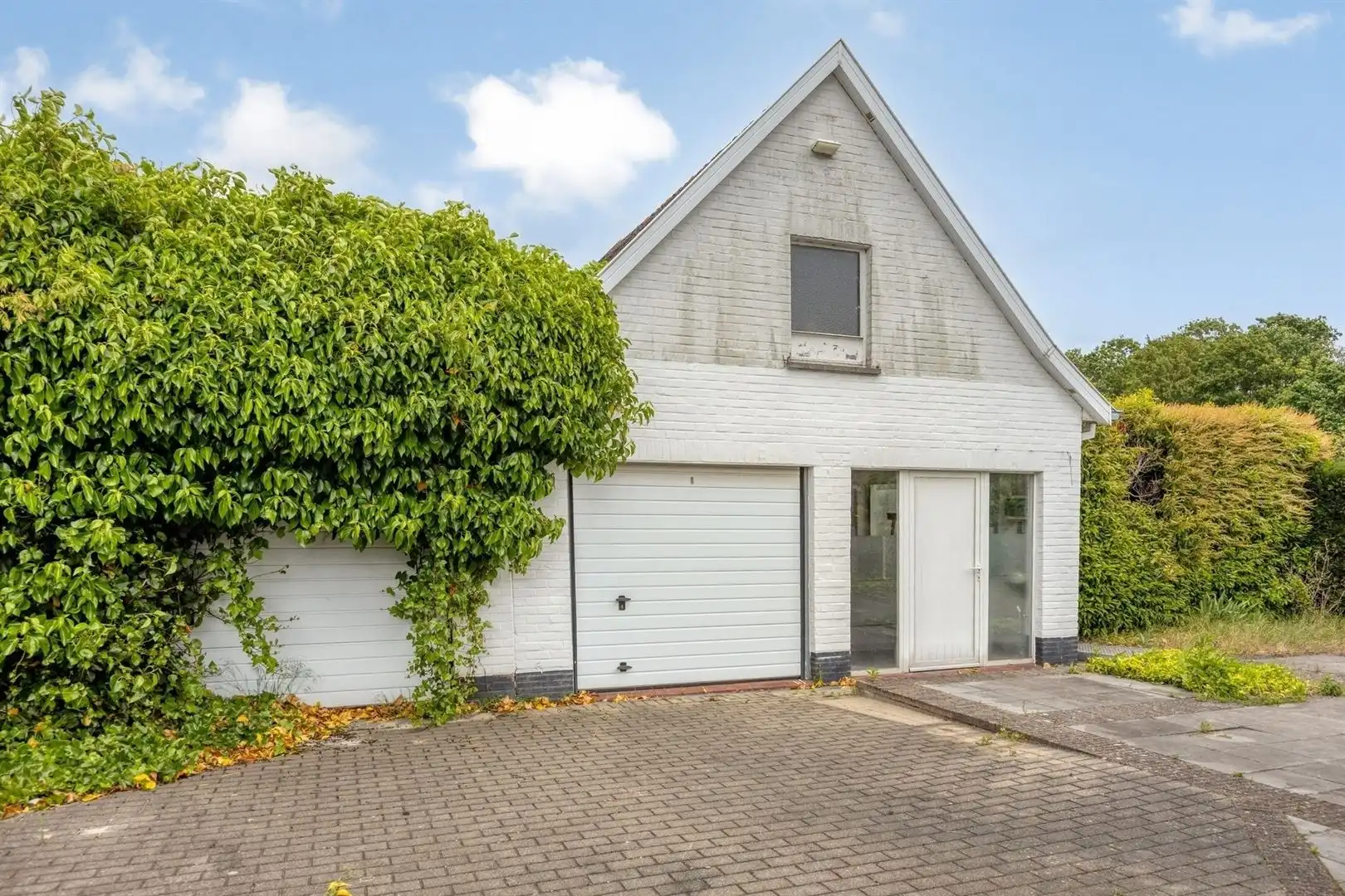 Villa met achterliggend kantoorgebouw foto 23