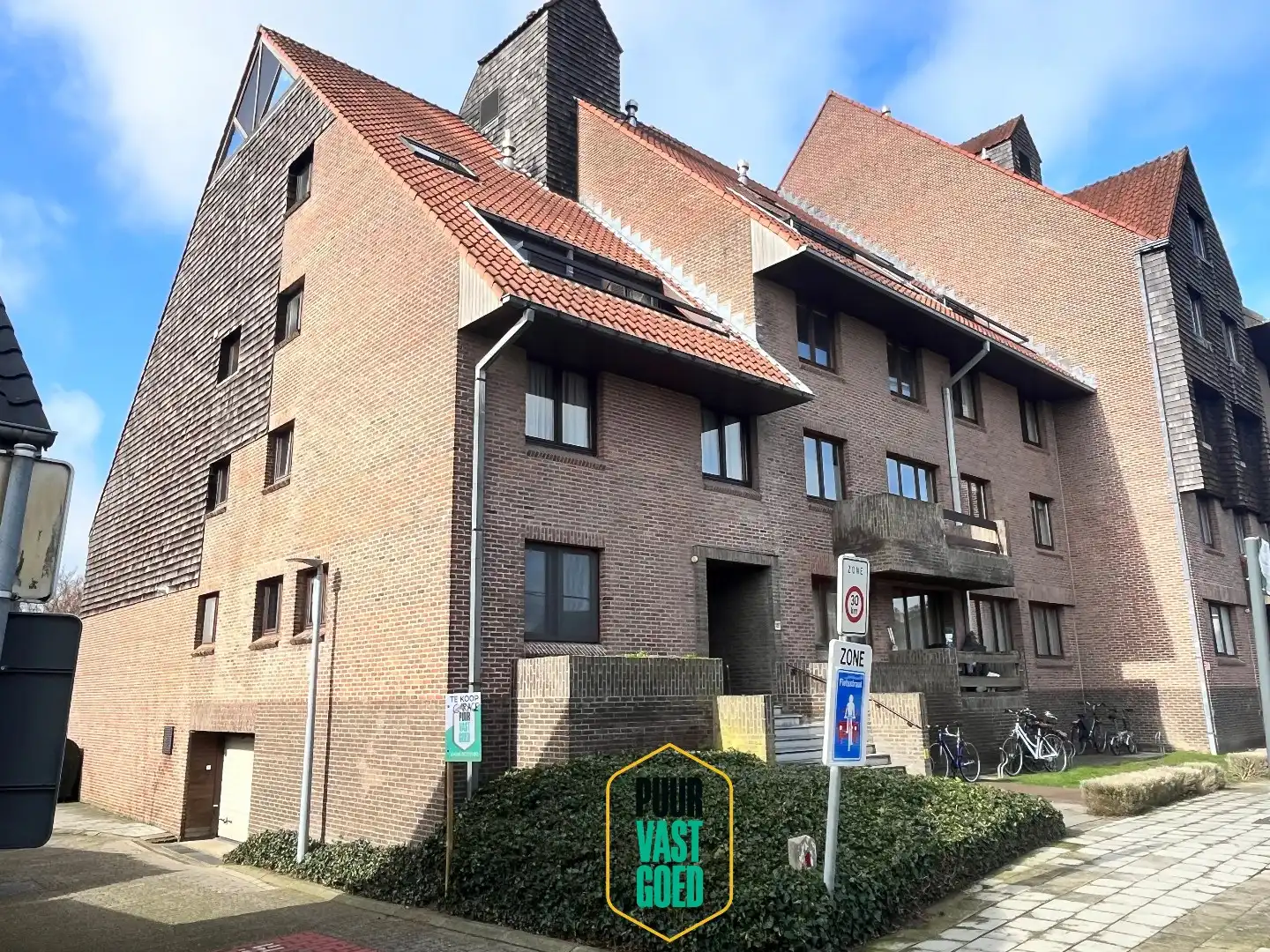 Ondergrondse gesloten garagebox in verzorgde residentie op Kristus-Koning foto 3