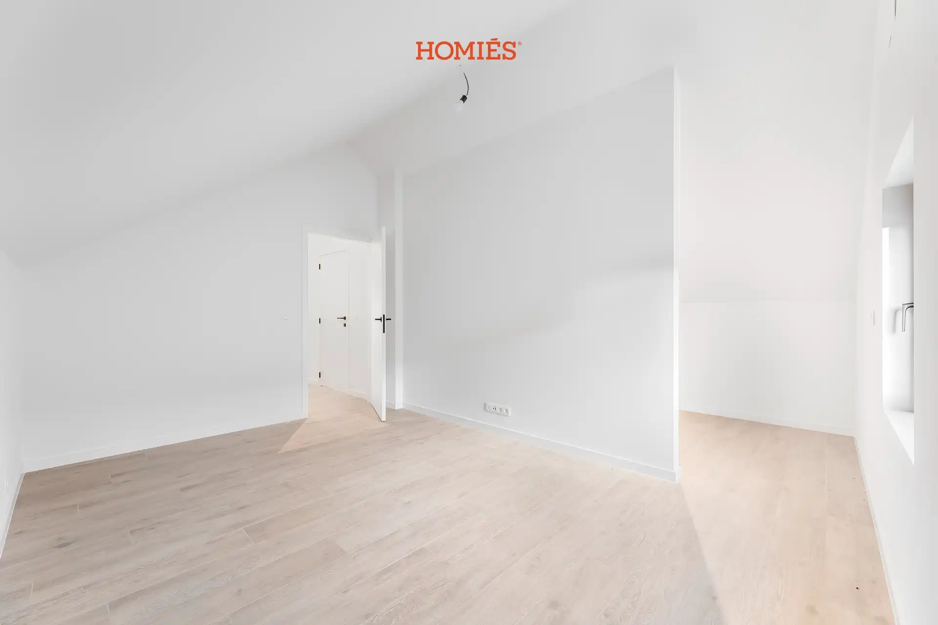 Volledig gerenoveerde woning met 4 slaapkamers foto 15