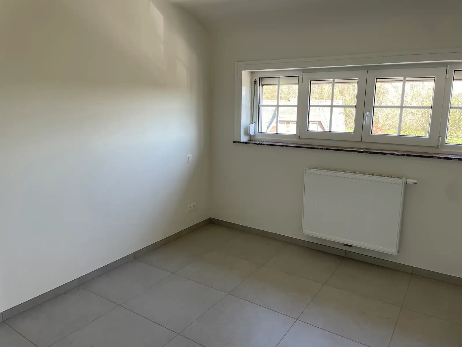 Leemans Immobiliën stelt u deze volledig gerenoveerde woning voor, gelegen op een gegeerde en centrale locatie in Asse. foto 11