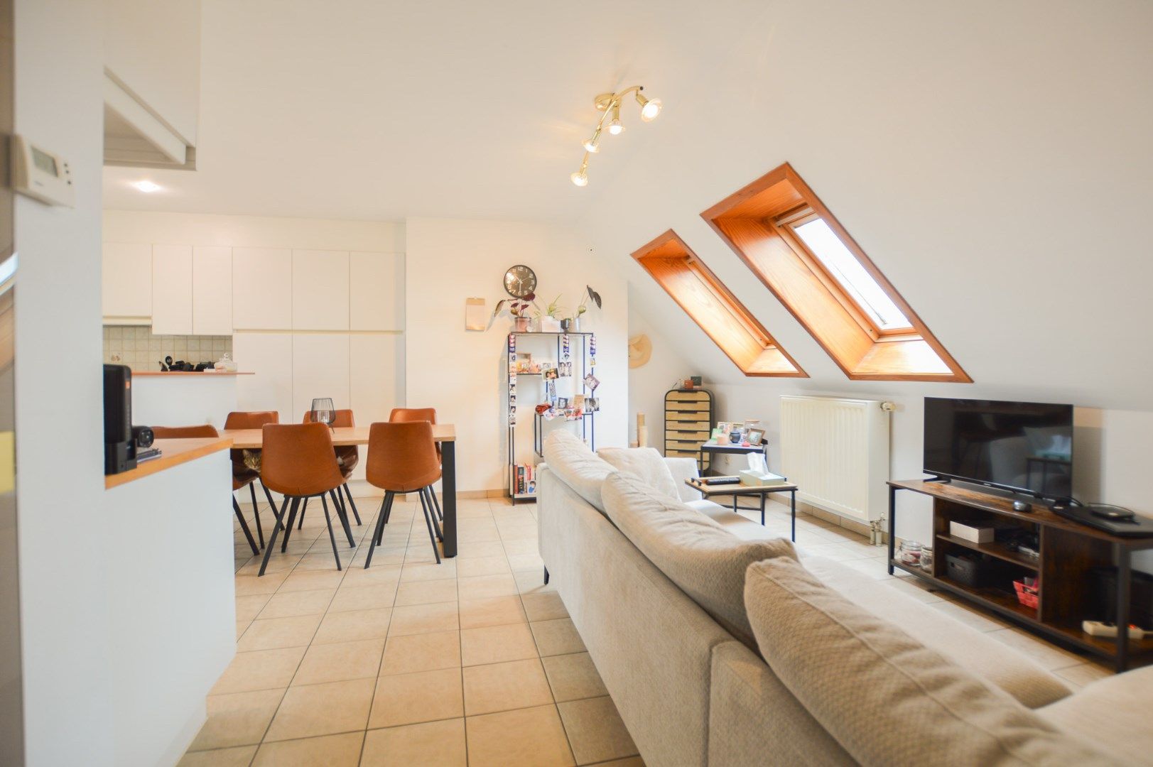 Ruim dakappartement met hoogwaardige afwerking te Oudenburg foto 2