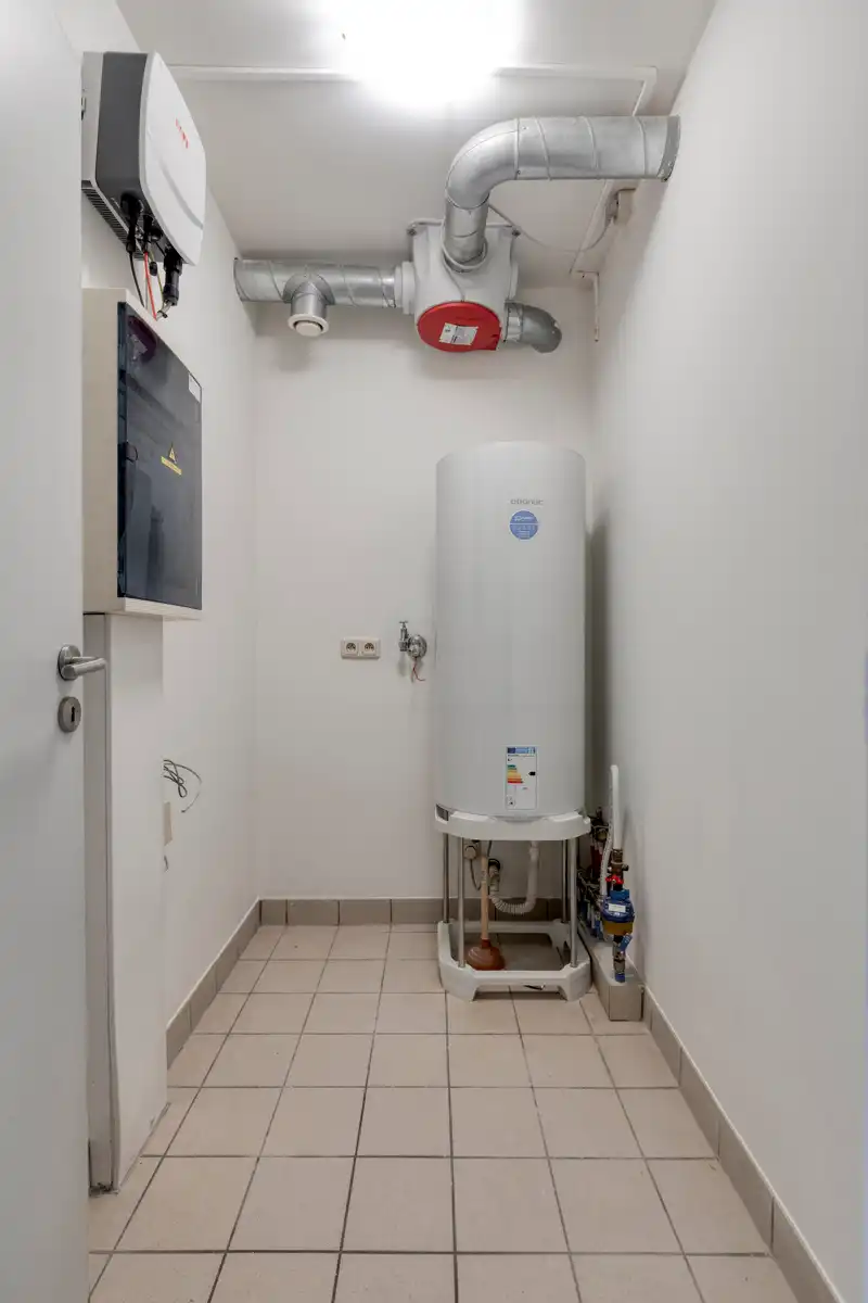 Gelijkvloersappartement met tuintje en garage foto 17