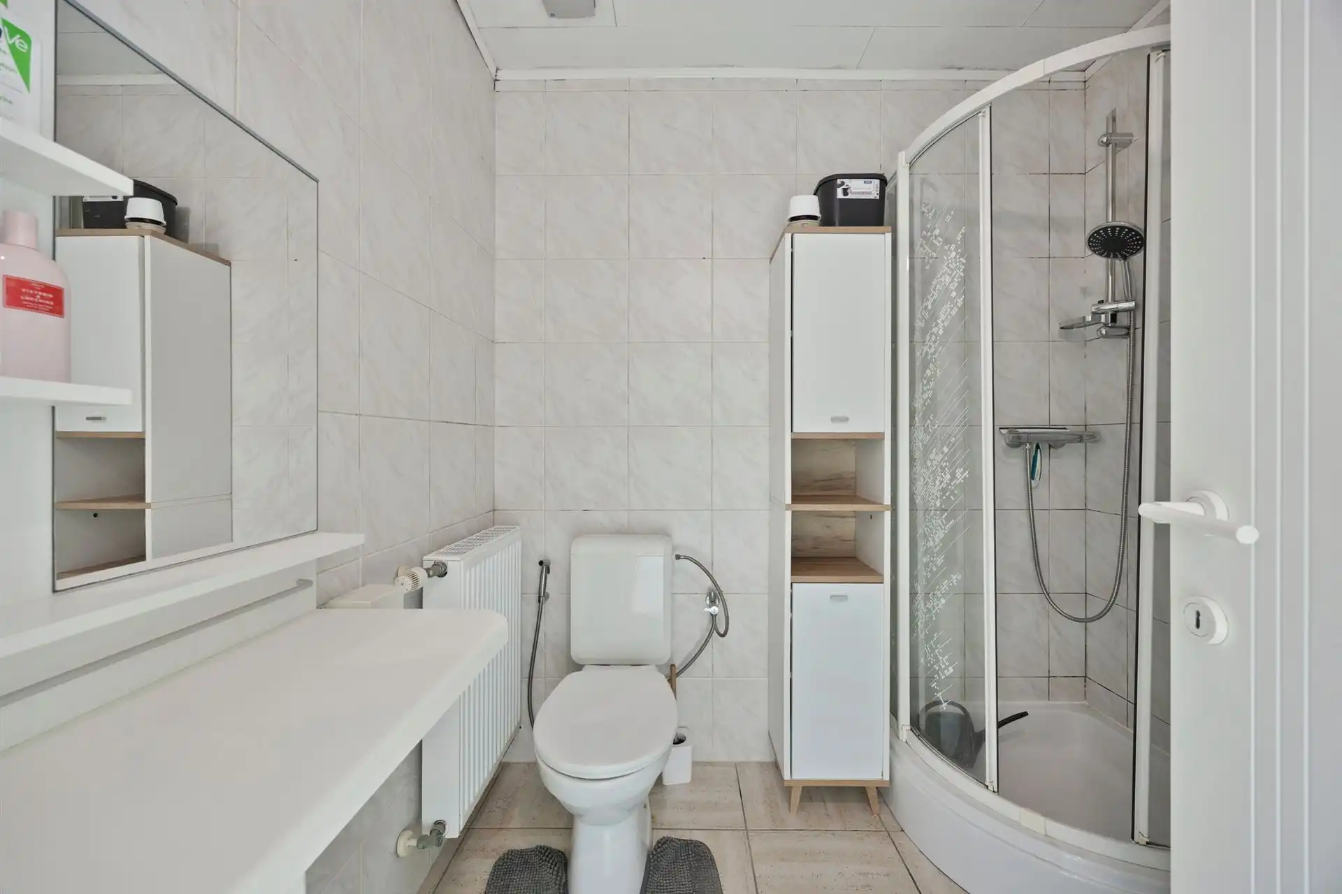 Bel-étage met drie slaapkamers en garage.  foto 19