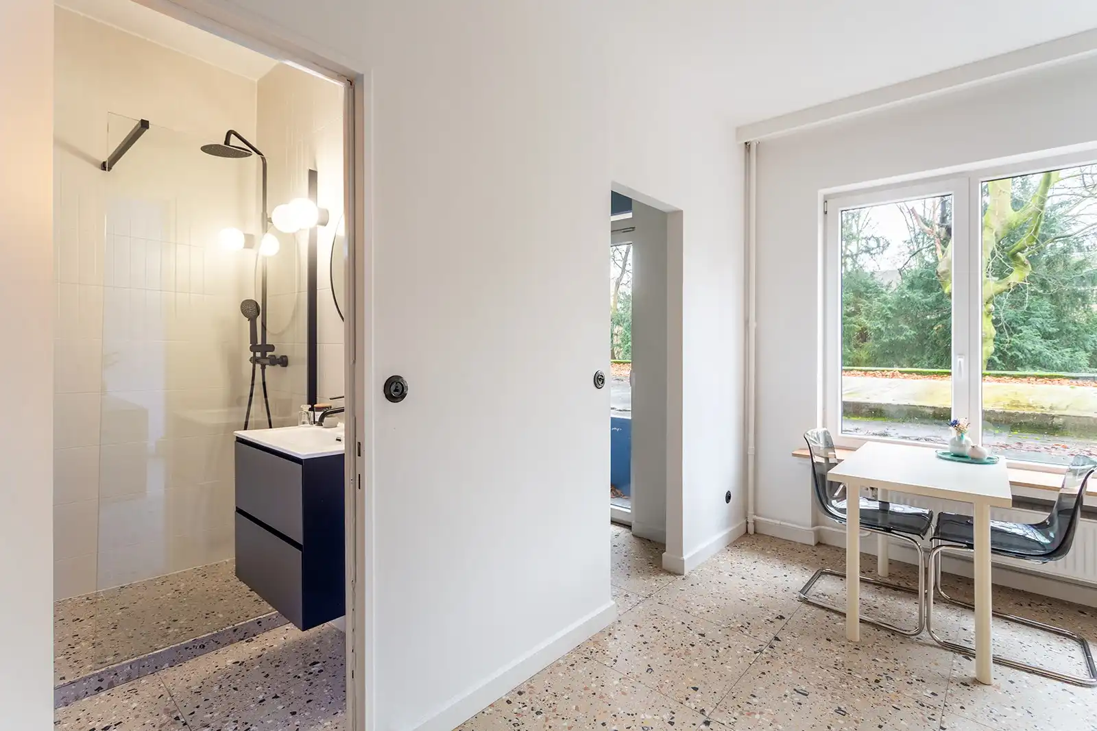 Moderne, lichtrijke studio op rustige locatie met groen uitzicht foto 23