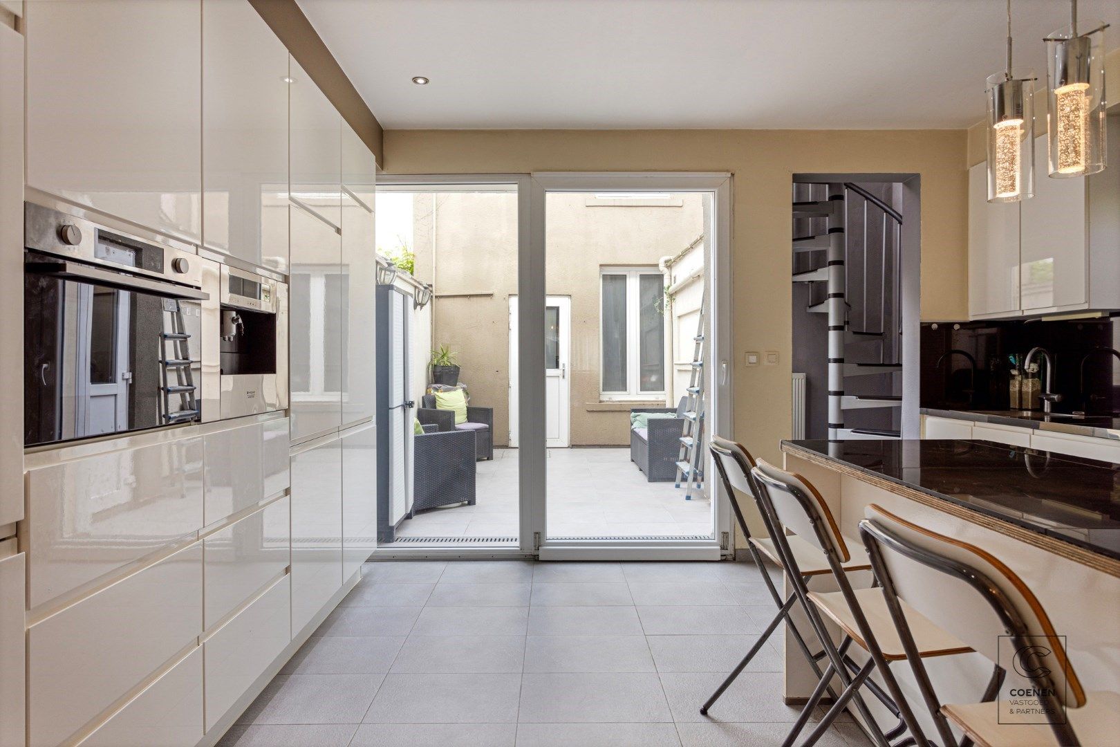 Ruime woning met 5 slpk's en een bew opp van 155 m² op zeer centrale ligging te Merksem foto 6