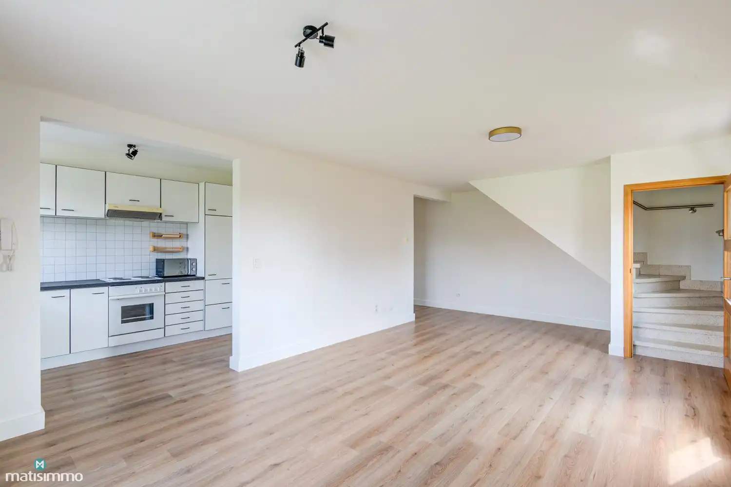 DUPLEXAPPARTEMENT MET AUTOSTAANPLAATS, GARAGEBOX EN KELDERBERGING NABIJ CENTRUM BILZEN foto 7