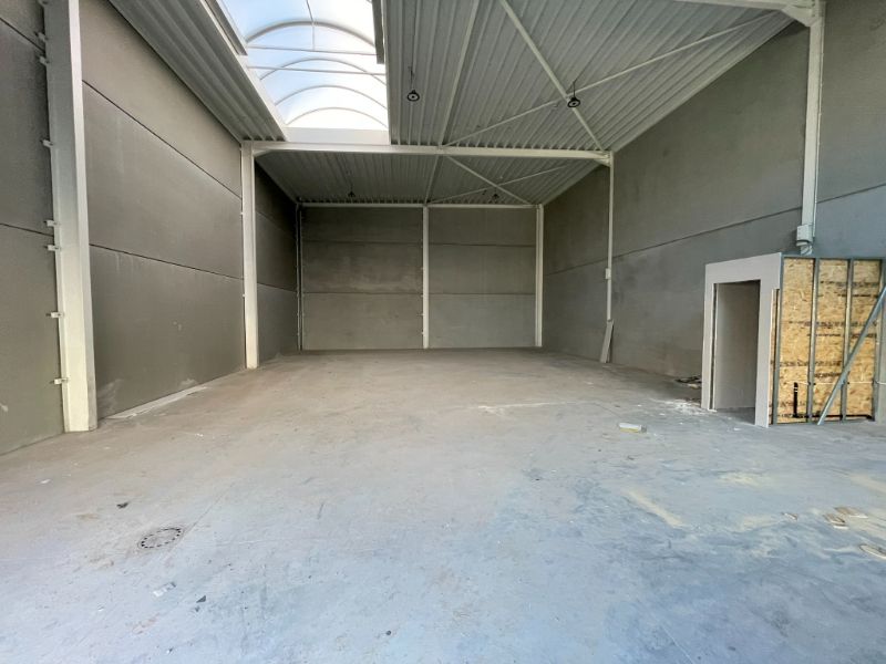 Nieuwbouw KMO Unit van 216m² te huur op toplocatie in Evergem – Project Heermeers foto 11