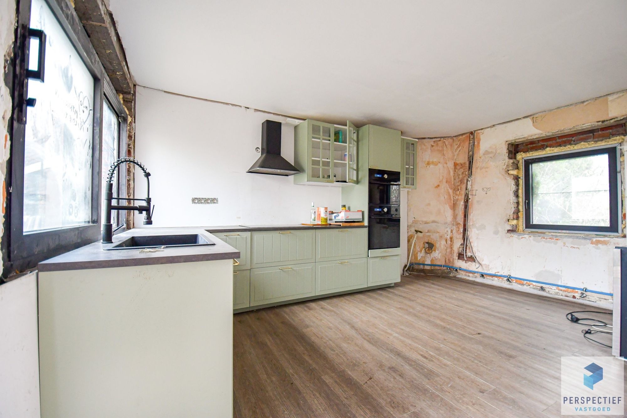 LANDELIJK gelegen woning met bijgebouw, stalling en WEILAND op 7.421 m² foto 6