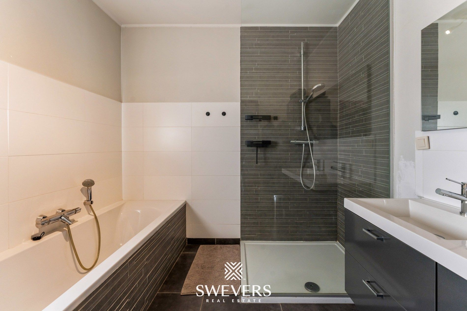 Gerenoveerde gezinswoning met 3 slpk en zonnige tuin foto 13