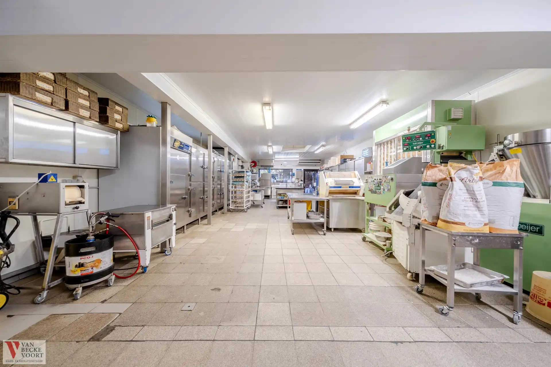 Handelshuis met atelier dynamische locatie Zarren foto 5