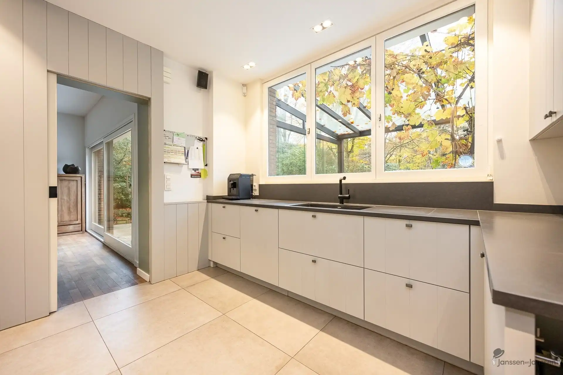 Exclusieve villa op 10.500 m² op residentiële toplocatie foto 13