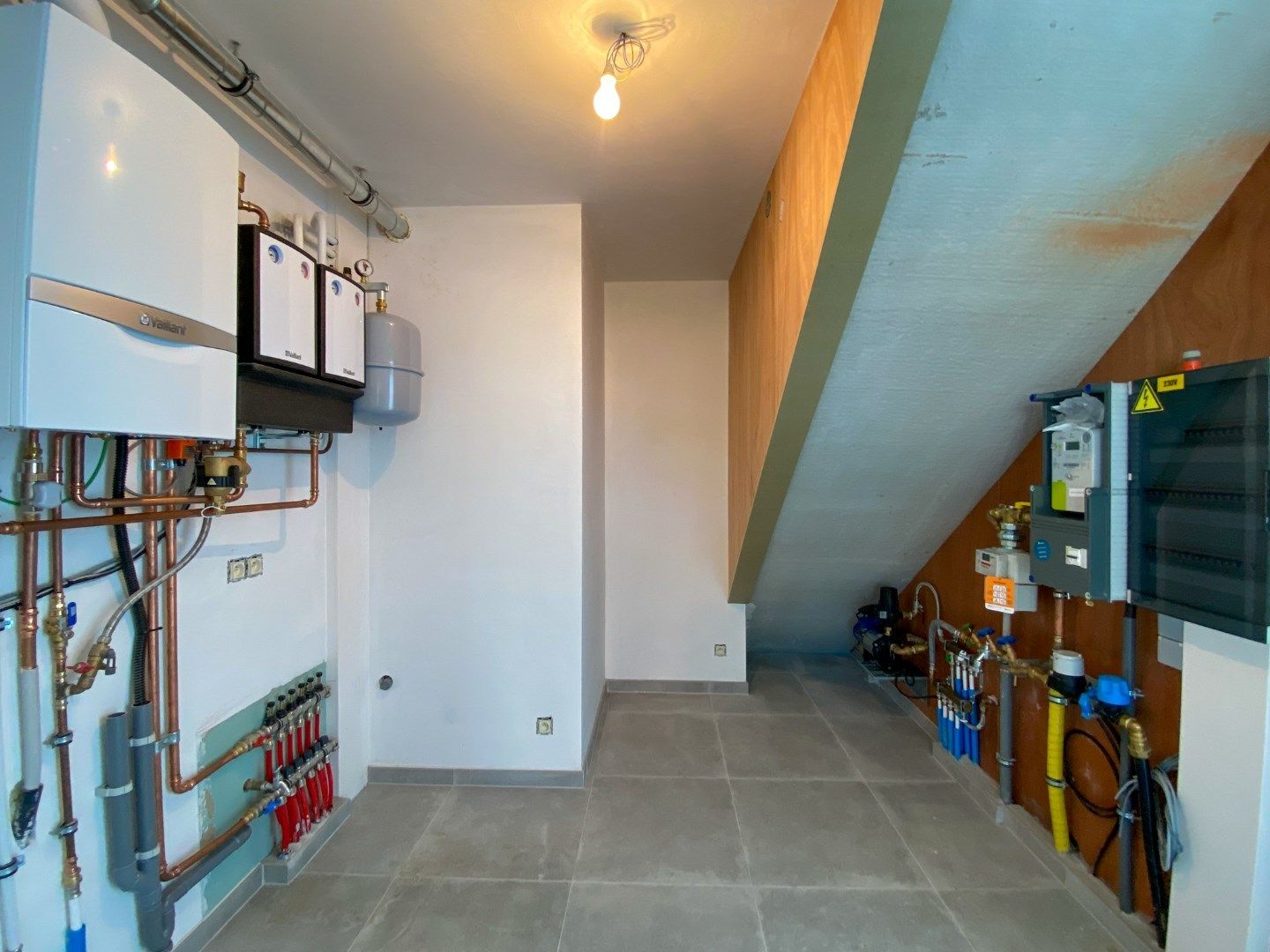Prachtige nieuwbouwwoning met 3 slaapkamers, carport en tuin met tuinberging. foto 8
