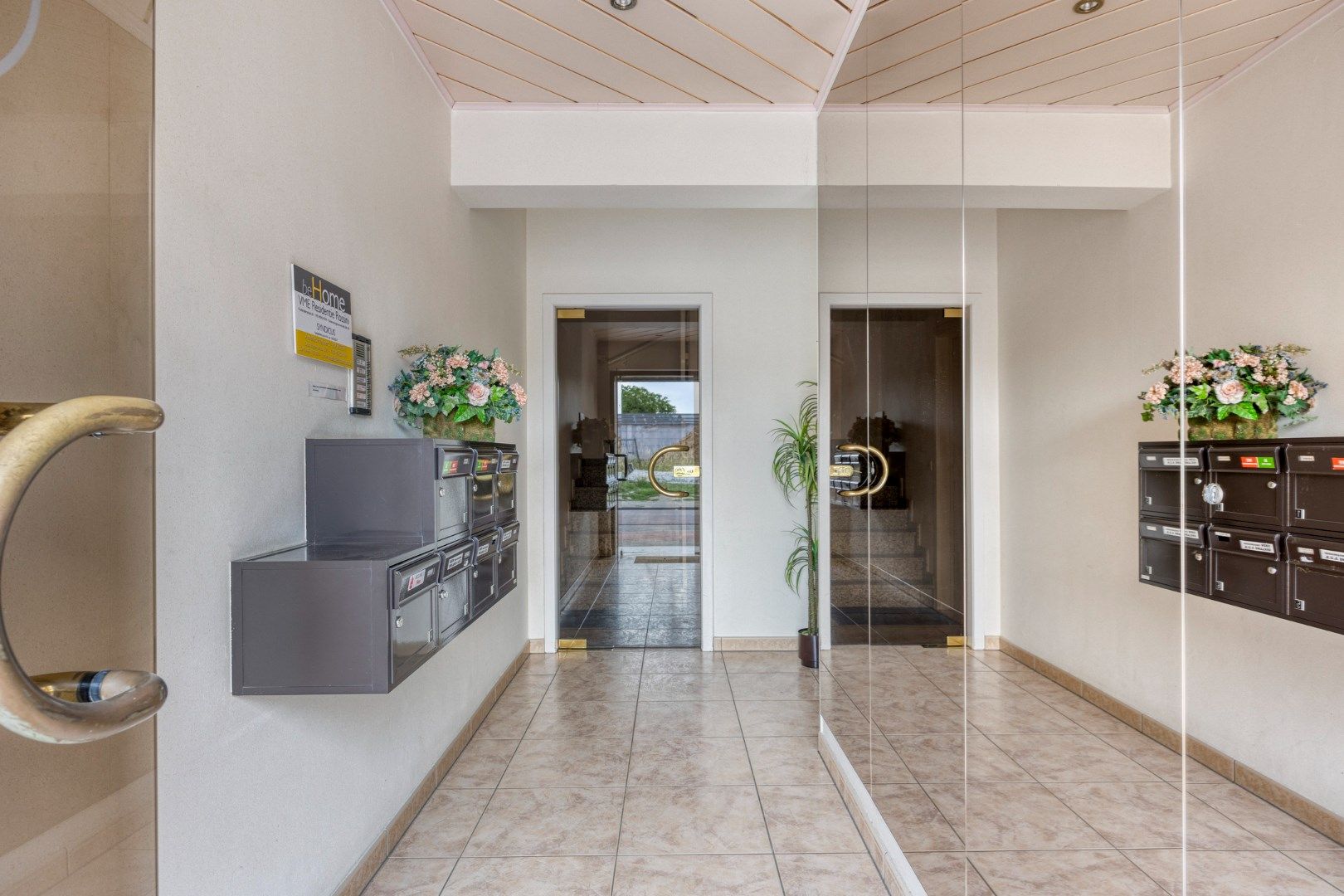 Ruim en licht appartement met 2 slaapkamers én zolderruimte foto 2