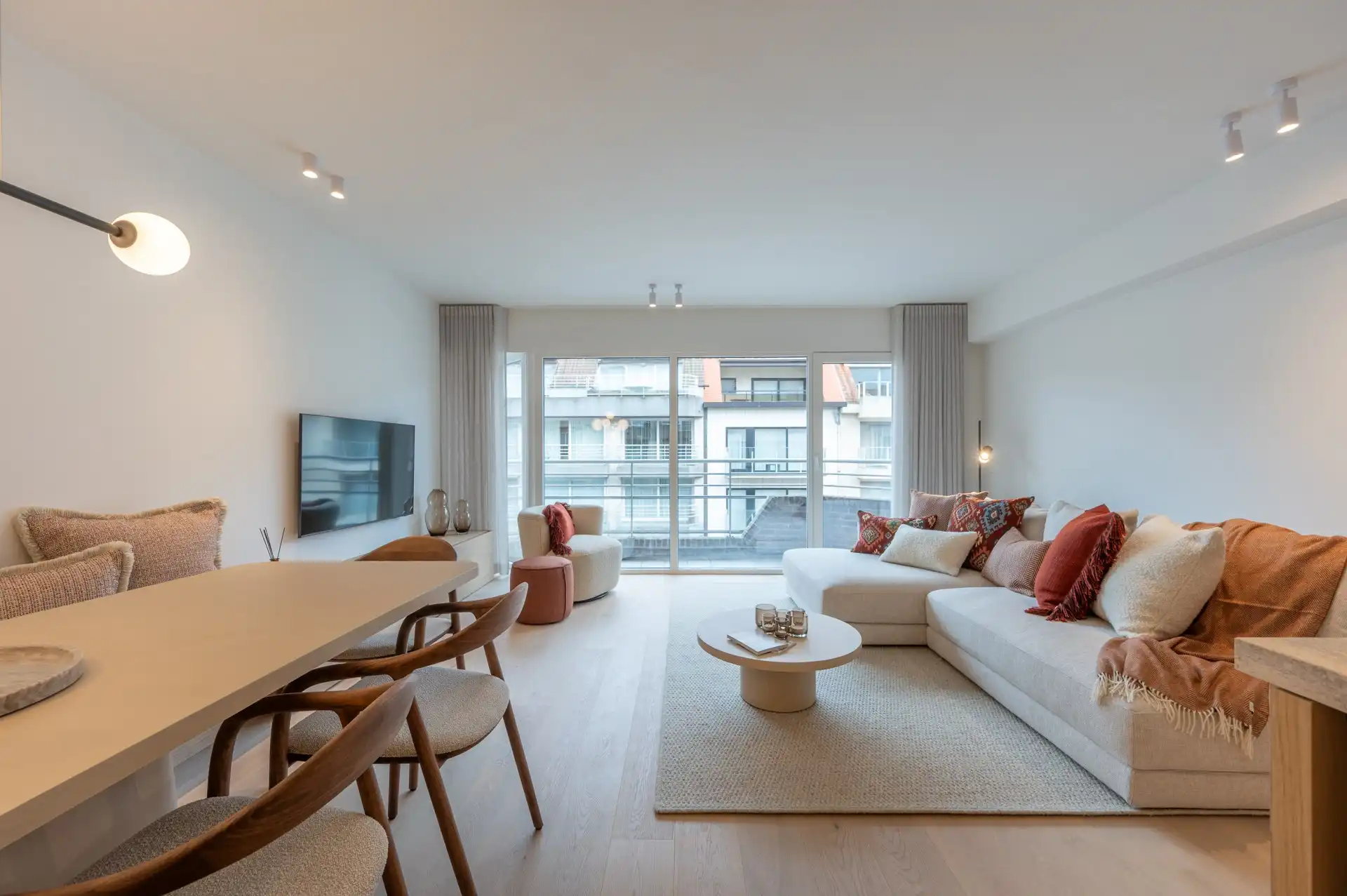 Zeer goed gelegen appartement op enkele passen van het gezellige Rubensplein. foto 4