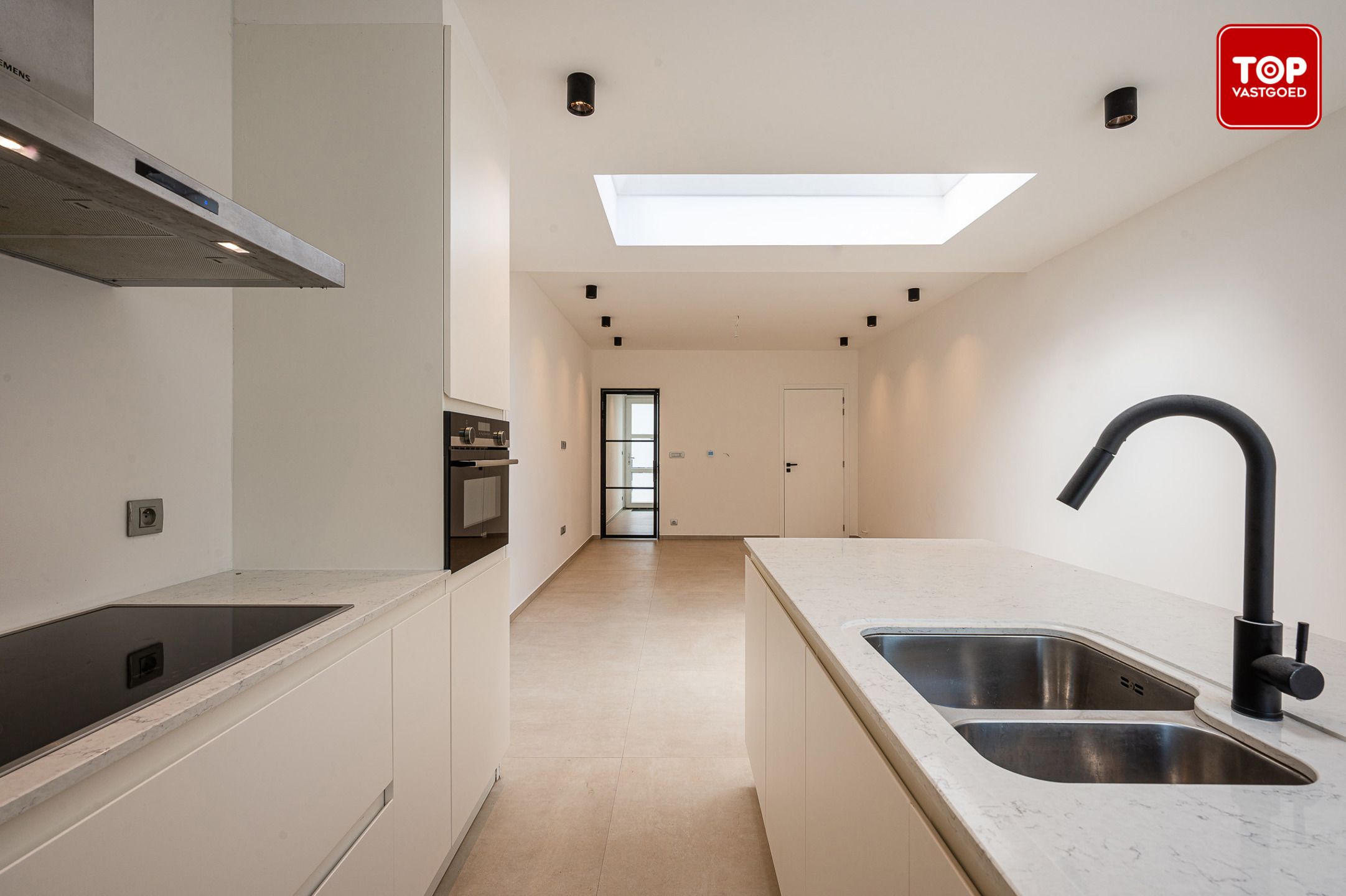 Stijlvol gerenoveerde gezinswoning met 4 slaapkamers en gezellige tuin foto 9