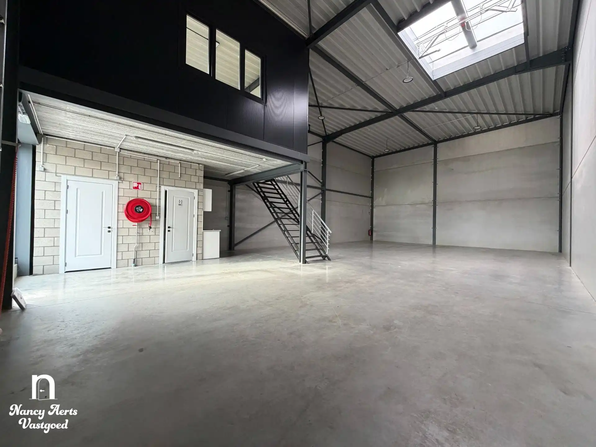 Instapklare KMO-unit van 180m² met kantoorruimte in Beringen foto 3