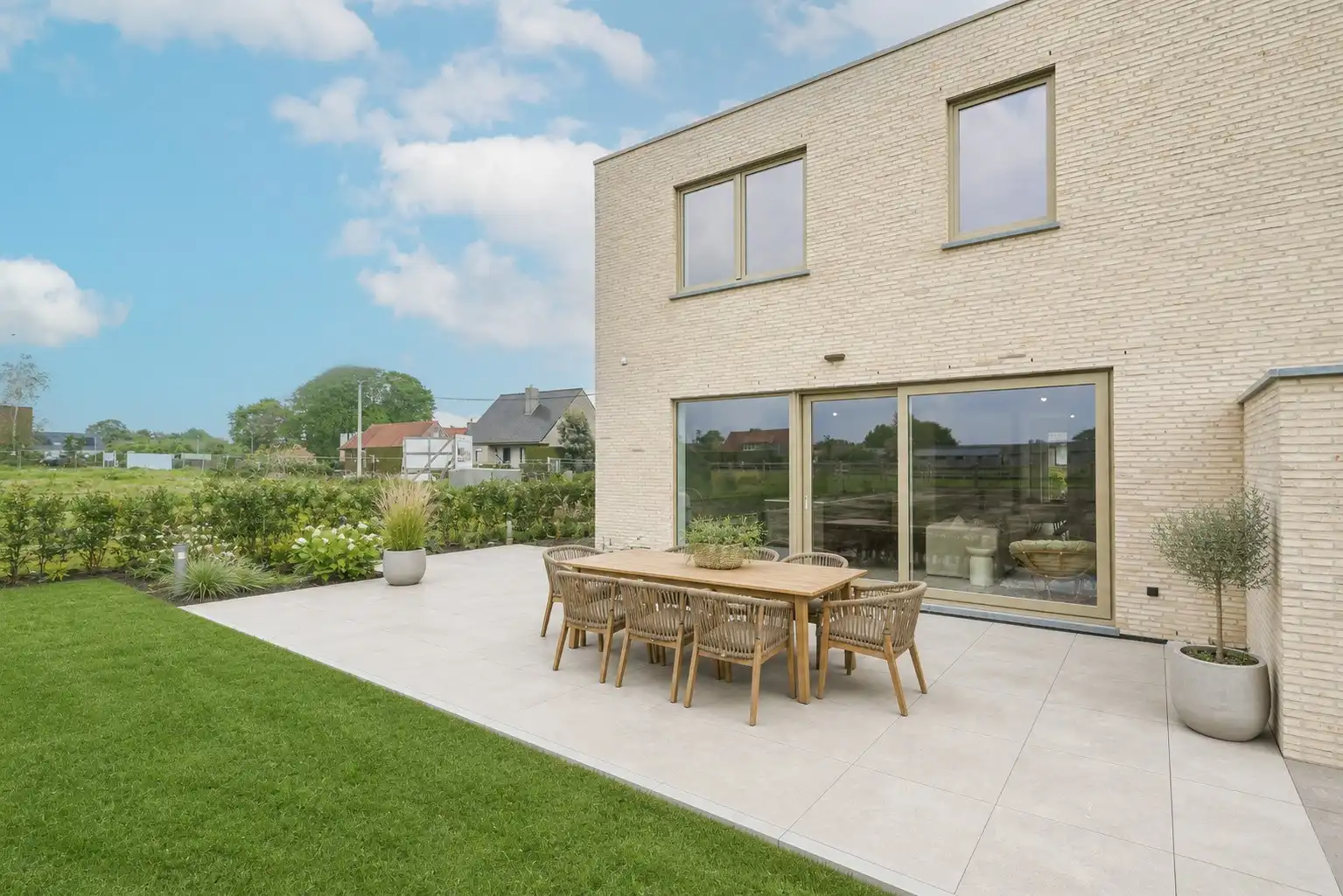 Hoogwaardig afgewerkte halfopen nieuwbouwwoning foto 25
