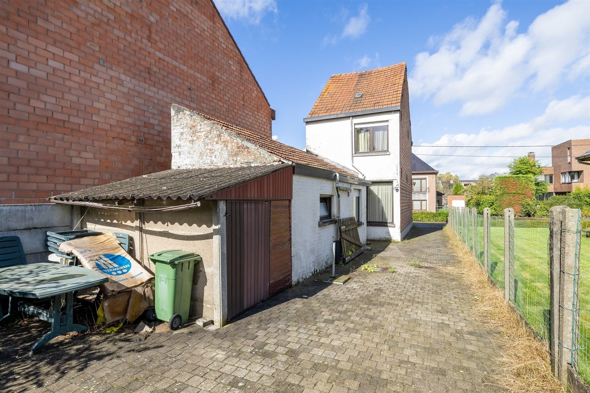 Te renoveren woning met tuin foto 14