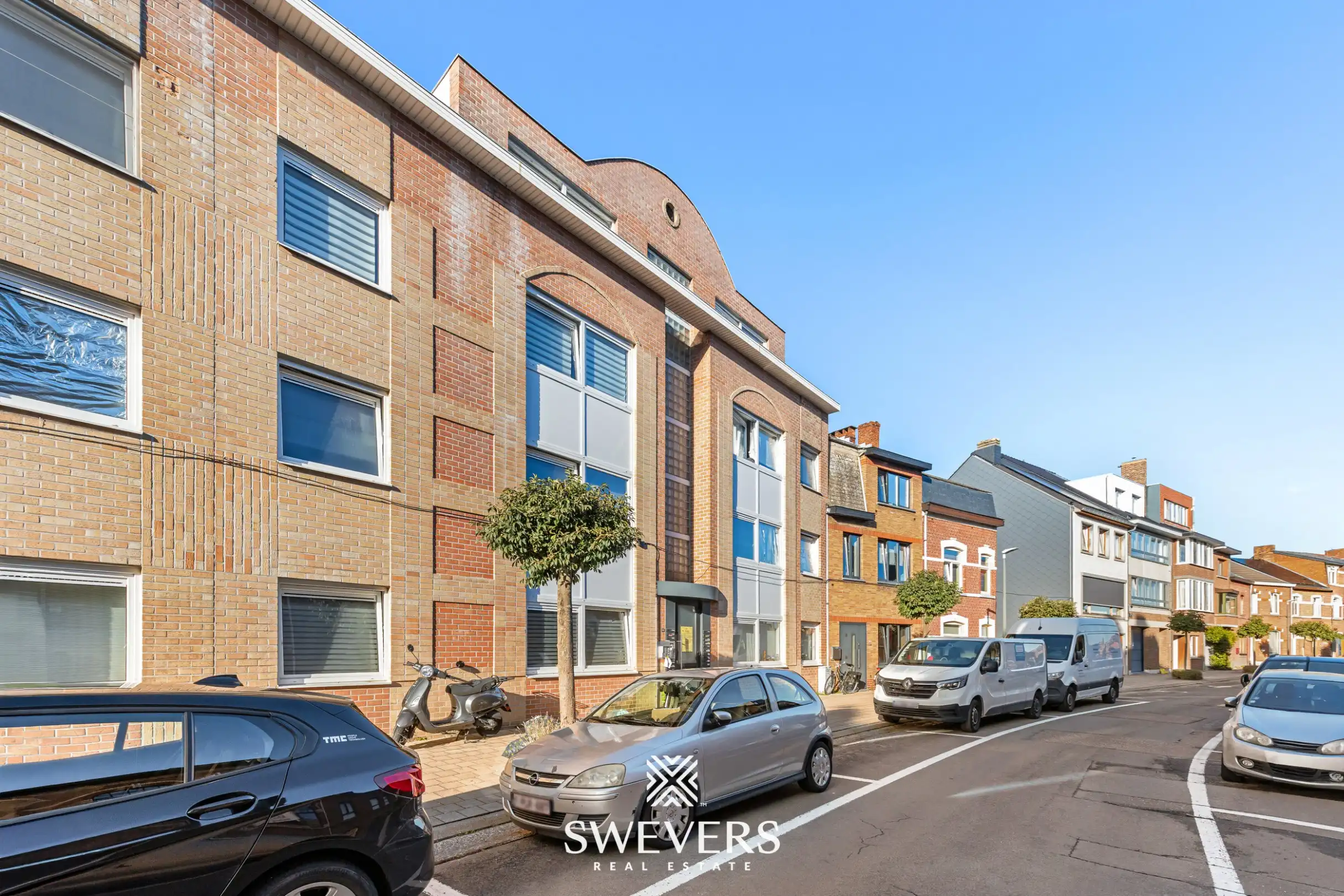 Uitstekend gelegen en volledig gerenoveerd appartement met staanplaats foto 15
